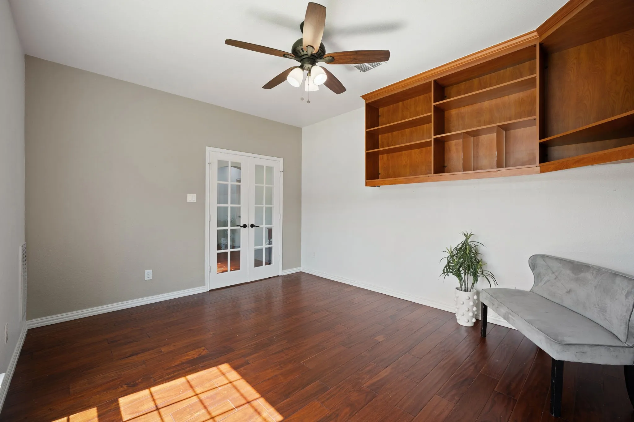 Single Family Residence For Sale in Denton County , 2108 White Rock Lane, Little Elm, Texas 75068, 4 Bedroom, 3 Bathroom, 2 Garage spaces, 3,477 Sqft, built in 2001, mls#21307636, Real Estate Agent in Little Elm, Homes For Sale in Denton county, Homes For Sale in Little Elm, Realtor in Little Elm Texas, Real Estate Brokerage Independent Realty Texas, Luminita Cordes Realtor