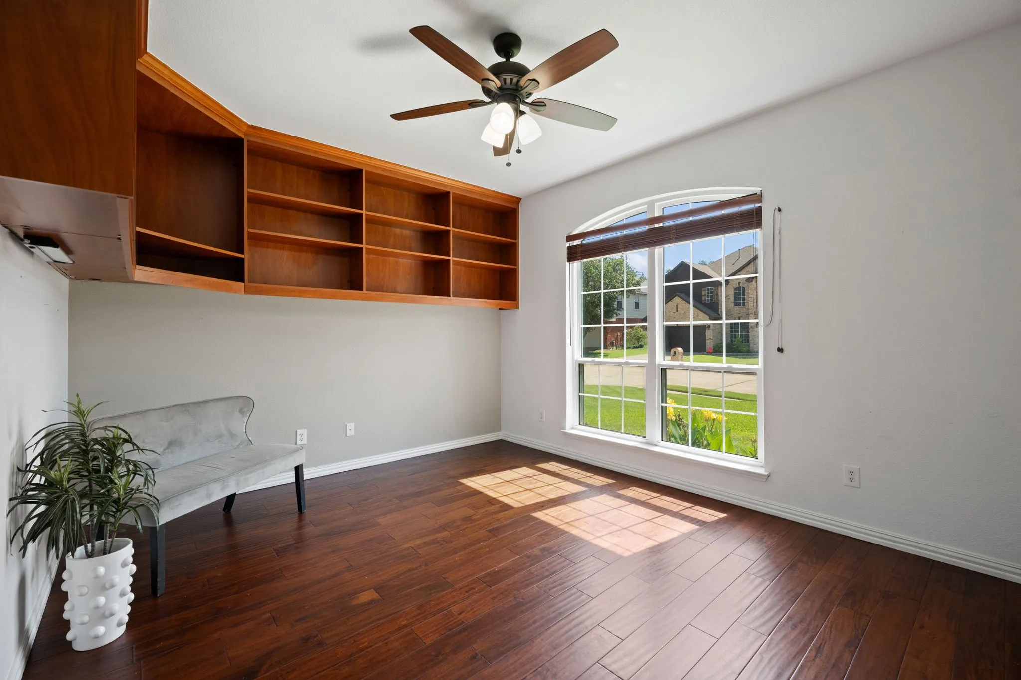 Single Family Residence For Sale in Denton County , 2108 White Rock Lane, Little Elm, Texas 75068, 4 Bedroom, 3 Bathroom, 2 Garage spaces, 3,477 Sqft, built in 2001, mls#21307636, Real Estate Agent in Little Elm, Homes For Sale in Denton county, Homes For Sale in Little Elm, Realtor in Little Elm Texas, Real Estate Brokerage Independent Realty Texas, Luminita Cordes Realtor