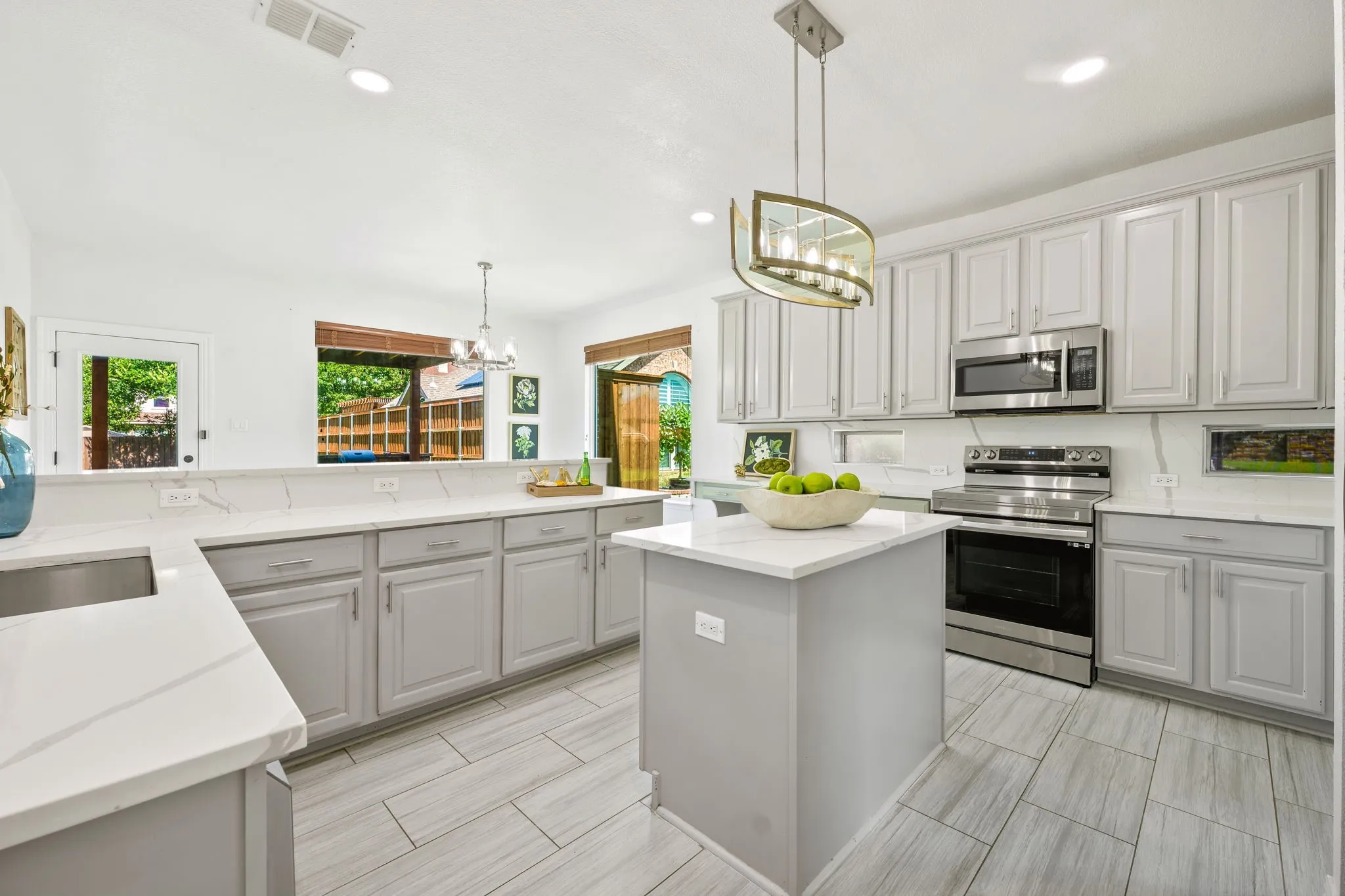 Single Family Residence For Sale in Denton County , 2108 White Rock Lane, Little Elm, Texas 75068, 4 Bedroom, 3 Bathroom, 2 Garage spaces, 3,477 Sqft, built in 2001, mls#21307636, Real Estate Agent in Little Elm, Homes For Sale in Denton county, Homes For Sale in Little Elm, Realtor in Little Elm Texas, Real Estate Brokerage Independent Realty Texas, Luminita Cordes Realtor