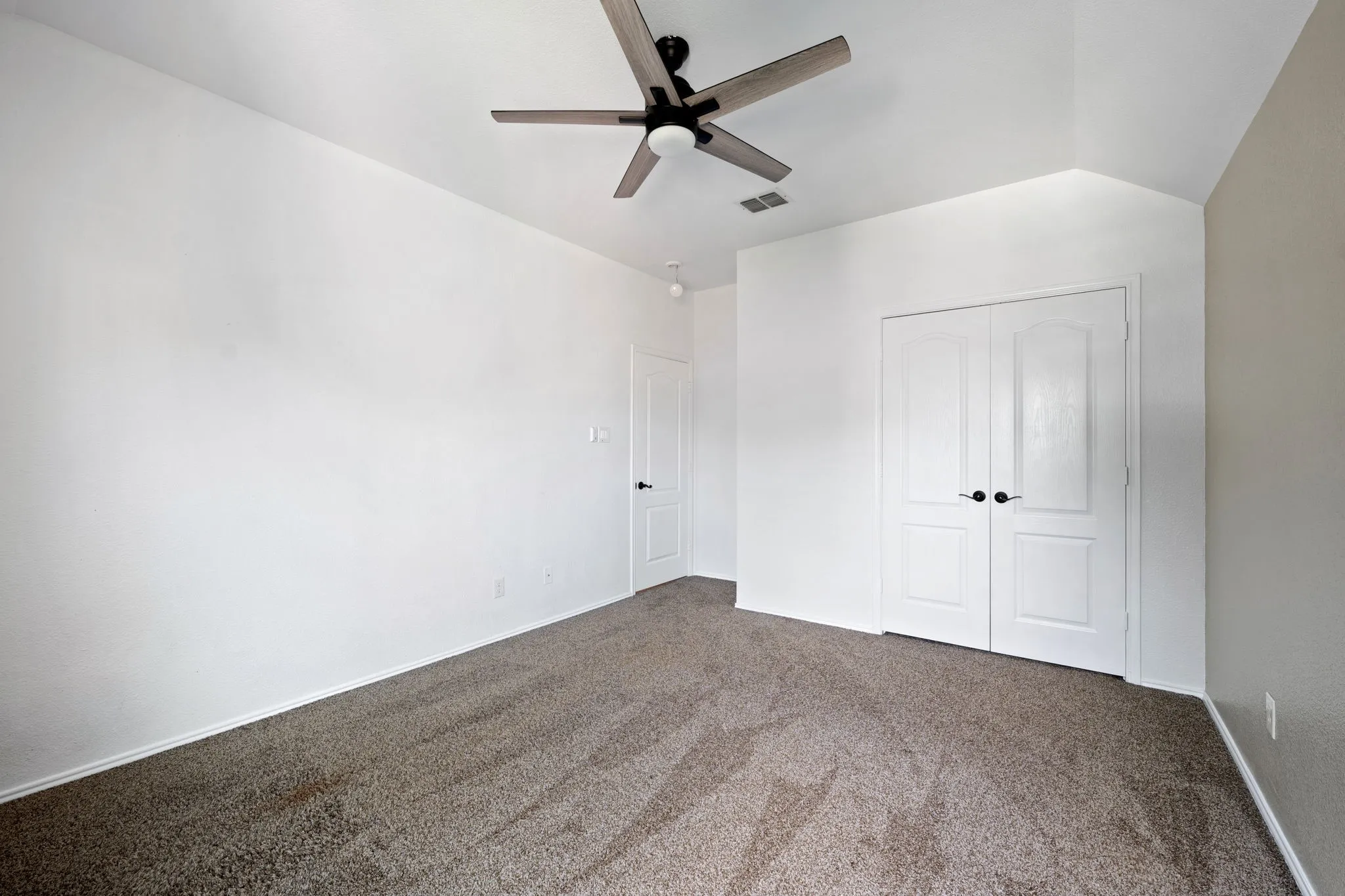 Single Family Residence For Sale in Denton County , 2108 White Rock Lane, Little Elm, Texas 75068, 4 Bedroom, 3 Bathroom, 2 Garage spaces, 3,477 Sqft, built in 2001, mls#21307636, Real Estate Agent in Little Elm, Homes For Sale in Denton county, Homes For Sale in Little Elm, Realtor in Little Elm Texas, Real Estate Brokerage Independent Realty Texas, Luminita Cordes Realtor