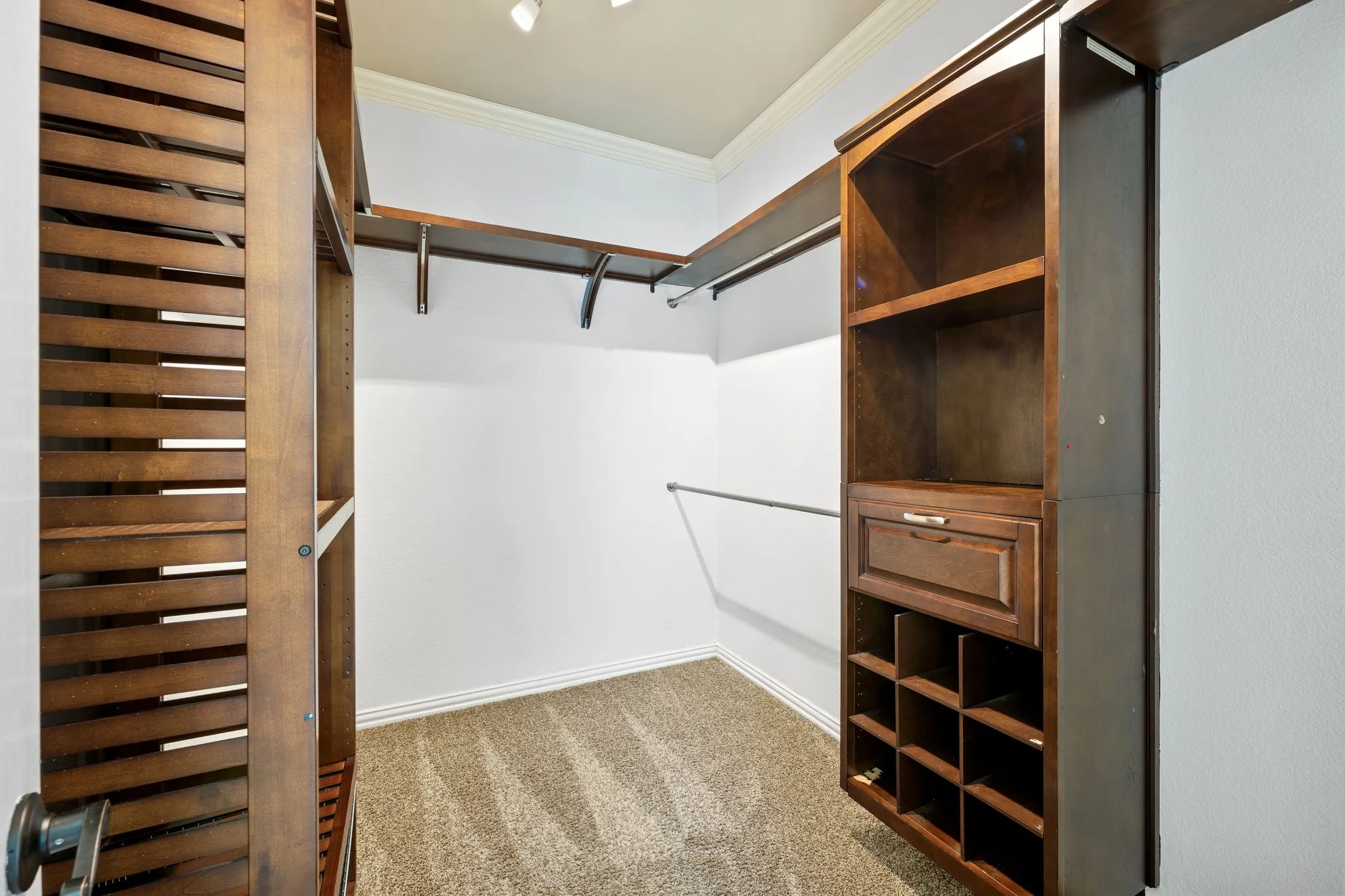 Single Family Residence For Sale in Denton County , 2108 White Rock Lane, Little Elm, Texas 75068, 4 Bedroom, 3 Bathroom, 2 Garage spaces, 3,477 Sqft, built in 2001, mls#21307636, Real Estate Agent in Little Elm, Homes For Sale in Denton county, Homes For Sale in Little Elm, Realtor in Little Elm Texas, Real Estate Brokerage Independent Realty Texas, Luminita Cordes Realtor