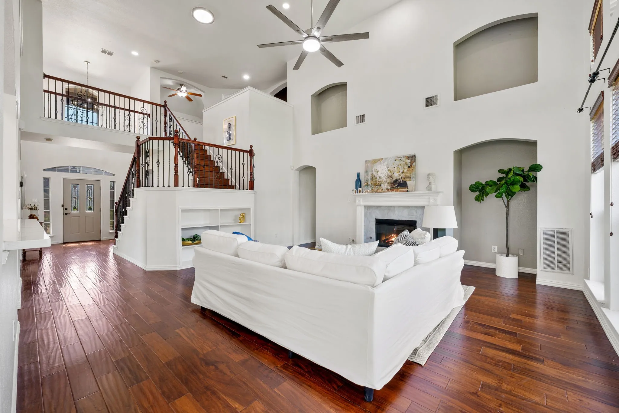 Single Family Residence For Sale in Denton County , 2108 White Rock Lane, Little Elm, Texas 75068, 4 Bedroom, 3 Bathroom, 2 Garage spaces, 3,477 Sqft, built in 2001, mls#21307636, Real Estate Agent in Little Elm, Homes For Sale in Denton county, Homes For Sale in Little Elm, Realtor in Little Elm Texas, Real Estate Brokerage Independent Realty Texas, Luminita Cordes Realtor