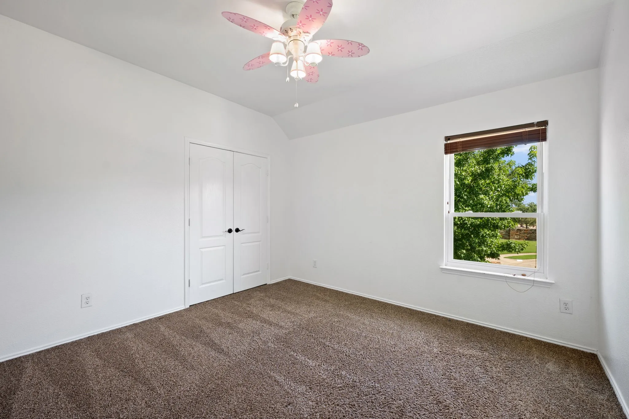 Single Family Residence For Sale in Denton County , 2108 White Rock Lane, Little Elm, Texas 75068, 4 Bedroom, 3 Bathroom, 2 Garage spaces, 3,477 Sqft, built in 2001, mls#21307636, Real Estate Agent in Little Elm, Homes For Sale in Denton county, Homes For Sale in Little Elm, Realtor in Little Elm Texas, Real Estate Brokerage Independent Realty Texas, Luminita Cordes Realtor