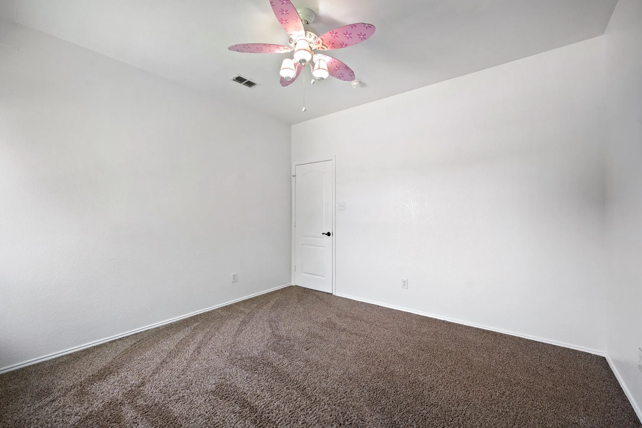 Single Family Residence For Sale in Denton County , 2108 White Rock Lane, Little Elm, Texas 75068, 4 Bedroom, 3 Bathroom, 2 Garage spaces, 3,477 Sqft, built in 2001, mls#21307636, Real Estate Agent in Little Elm, Homes For Sale in Denton county, Homes For Sale in Little Elm, Realtor in Little Elm Texas, Real Estate Brokerage Independent Realty Texas, Luminita Cordes Realtor