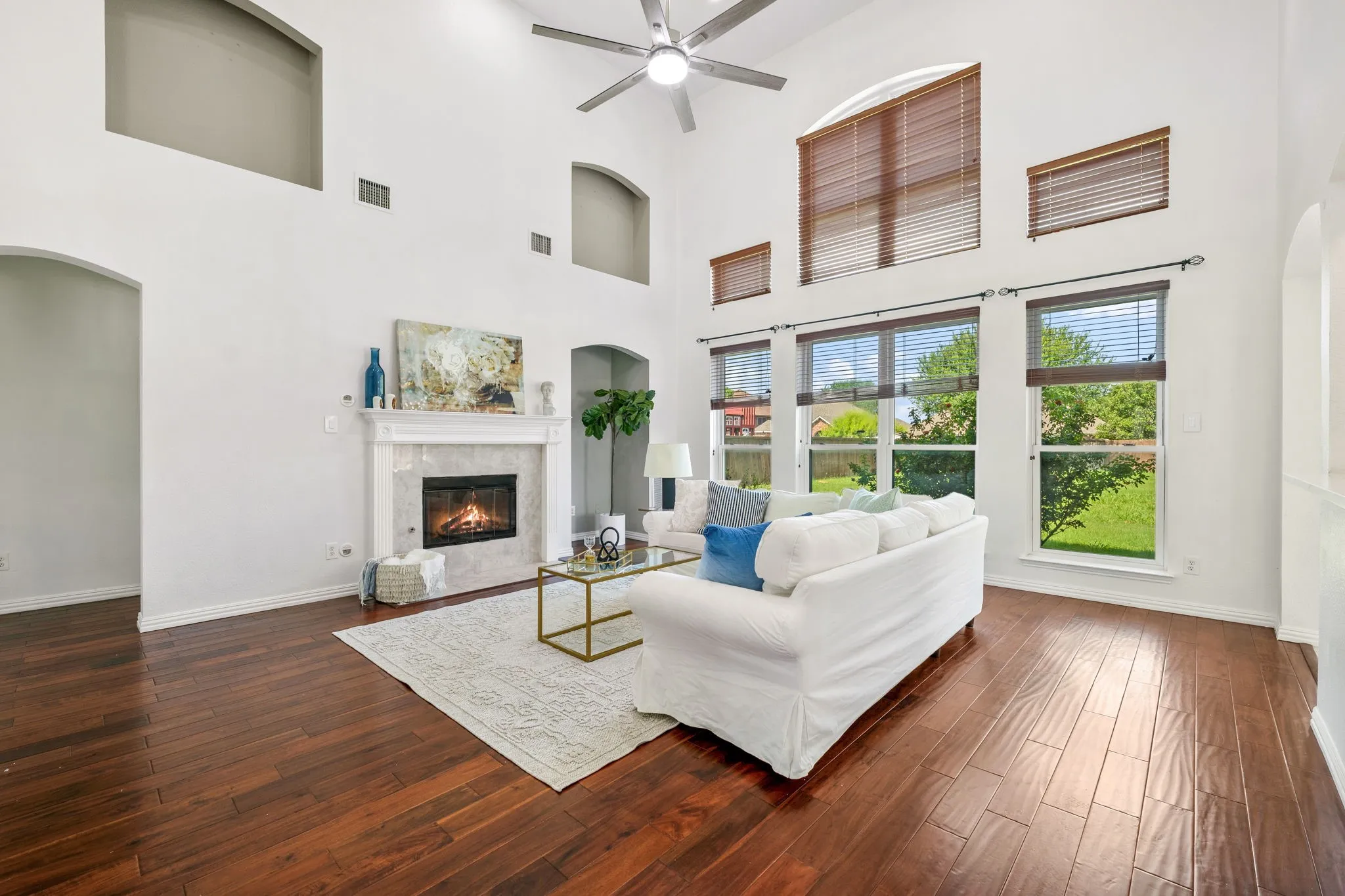 Single Family Residence For Sale in Denton County , 2108 White Rock Lane, Little Elm, Texas 75068, 4 Bedroom, 3 Bathroom, 2 Garage spaces, 3,477 Sqft, built in 2001, mls#21307636, Real Estate Agent in Little Elm, Homes For Sale in Denton county, Homes For Sale in Little Elm, Realtor in Little Elm Texas, Real Estate Brokerage Independent Realty Texas, Luminita Cordes Realtor