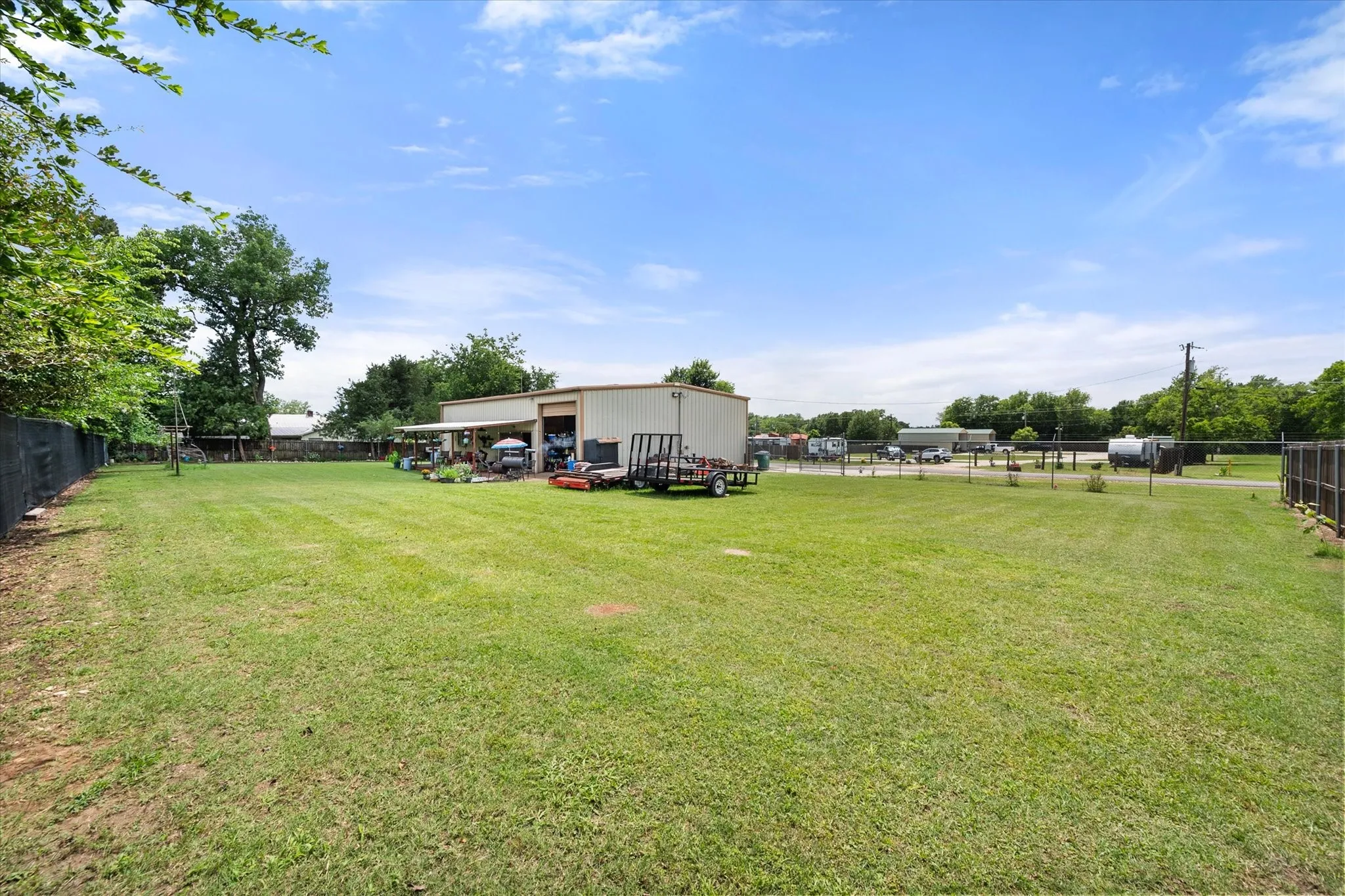 Single Family Residence For Sale in Freestone County , 112 LOVE Street, Fairfield, Texas 75840, 2 Bedroom, 1 Bathroom, 2 Garage spaces, 2,400 Sqft, built in 1981, mls#21307919, Real Estate Agent in Fairfield, Homes For Sale in Freestone county, Homes For Sale in Fairfield, Realtor in Fairfield Texas, Real Estate Brokerage Independent Realty Texas, Luminita Cordes Realtor