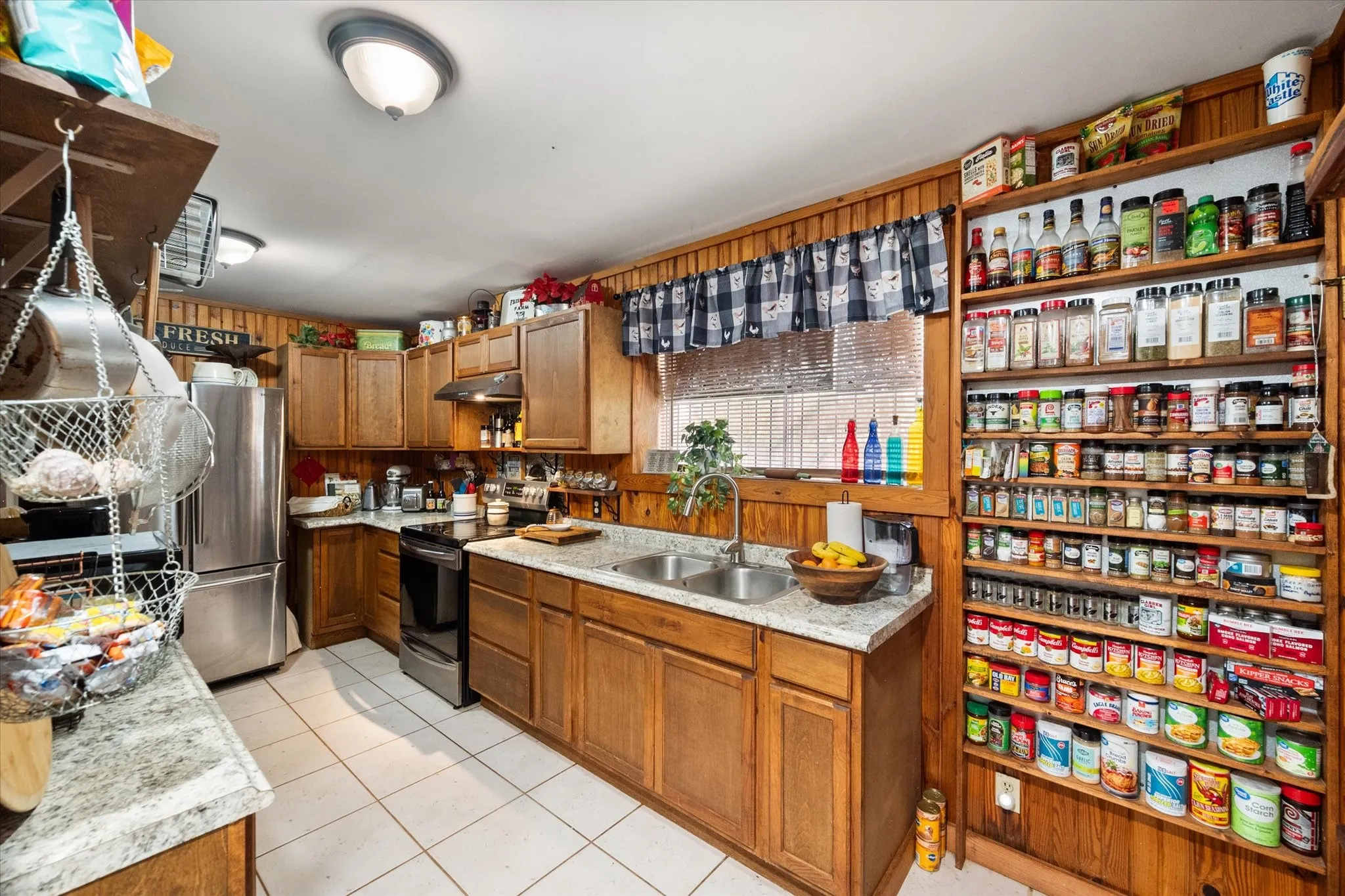 Single Family Residence For Sale in Freestone County , 112 LOVE Street, Fairfield, Texas 75840, 2 Bedroom, 1 Bathroom, 2 Garage spaces, 2,400 Sqft, built in 1981, mls#21307919, Real Estate Agent in Fairfield, Homes For Sale in Freestone county, Homes For Sale in Fairfield, Realtor in Fairfield Texas, Real Estate Brokerage Independent Realty Texas, Luminita Cordes Realtor