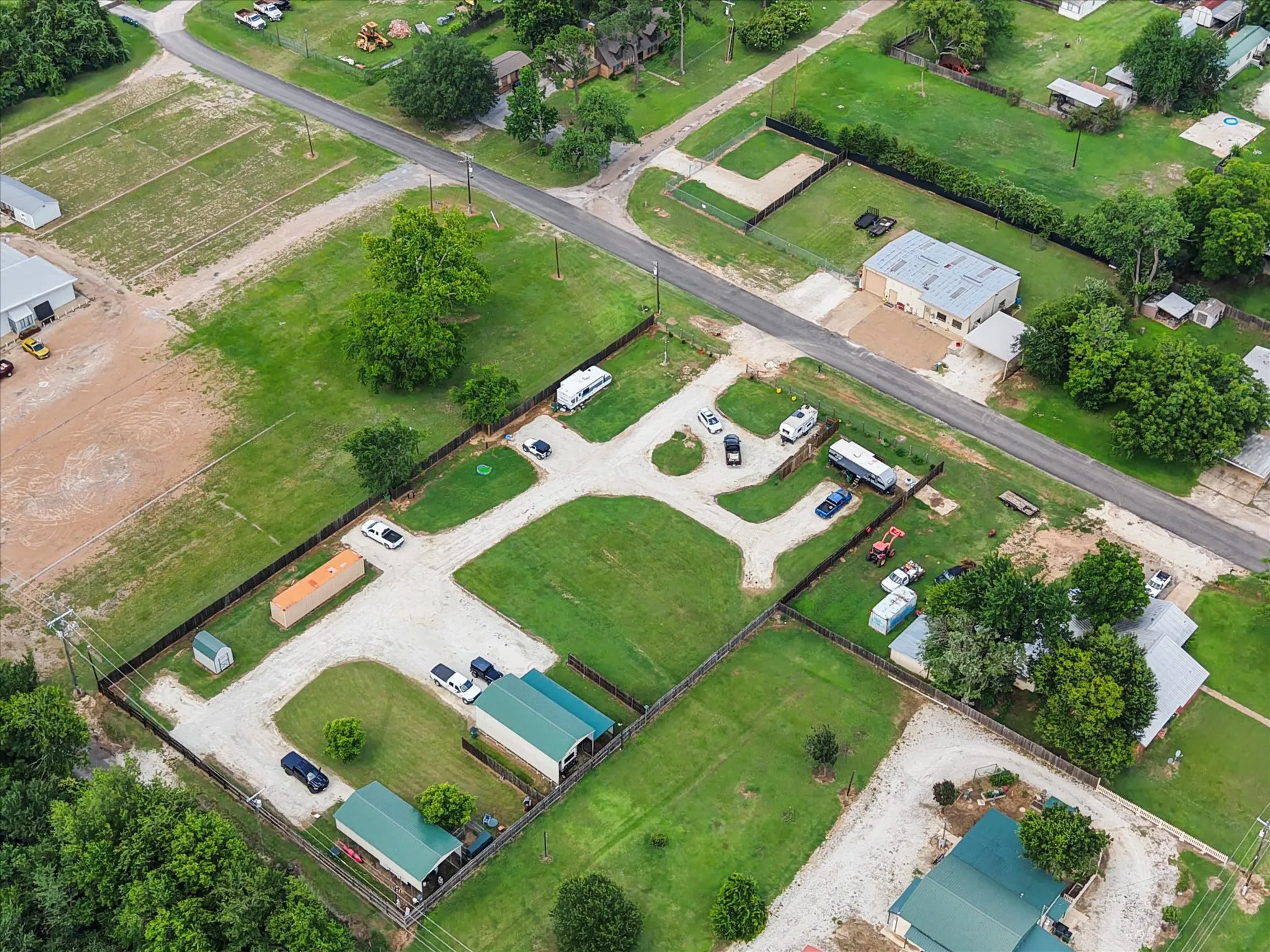 Single Family Residence For Sale in Freestone County , 112 LOVE Street, Fairfield, Texas 75840, 2 Bedroom, 1 Bathroom, 2 Garage spaces, 2,400 Sqft, built in 1981, mls#21307919, Real Estate Agent in Fairfield, Homes For Sale in Freestone county, Homes For Sale in Fairfield, Realtor in Fairfield Texas, Real Estate Brokerage Independent Realty Texas, Luminita Cordes Realtor