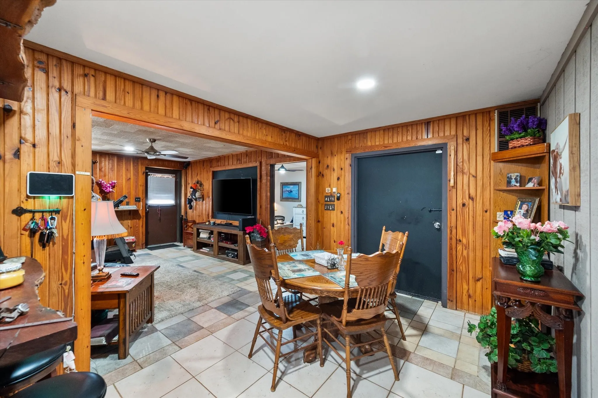 Single Family Residence For Sale in Freestone County , 112 LOVE Street, Fairfield, Texas 75840, 2 Bedroom, 1 Bathroom, 2 Garage spaces, 2,400 Sqft, built in 1981, mls#21307919, Real Estate Agent in Fairfield, Homes For Sale in Freestone county, Homes For Sale in Fairfield, Realtor in Fairfield Texas, Real Estate Brokerage Independent Realty Texas, Luminita Cordes Realtor