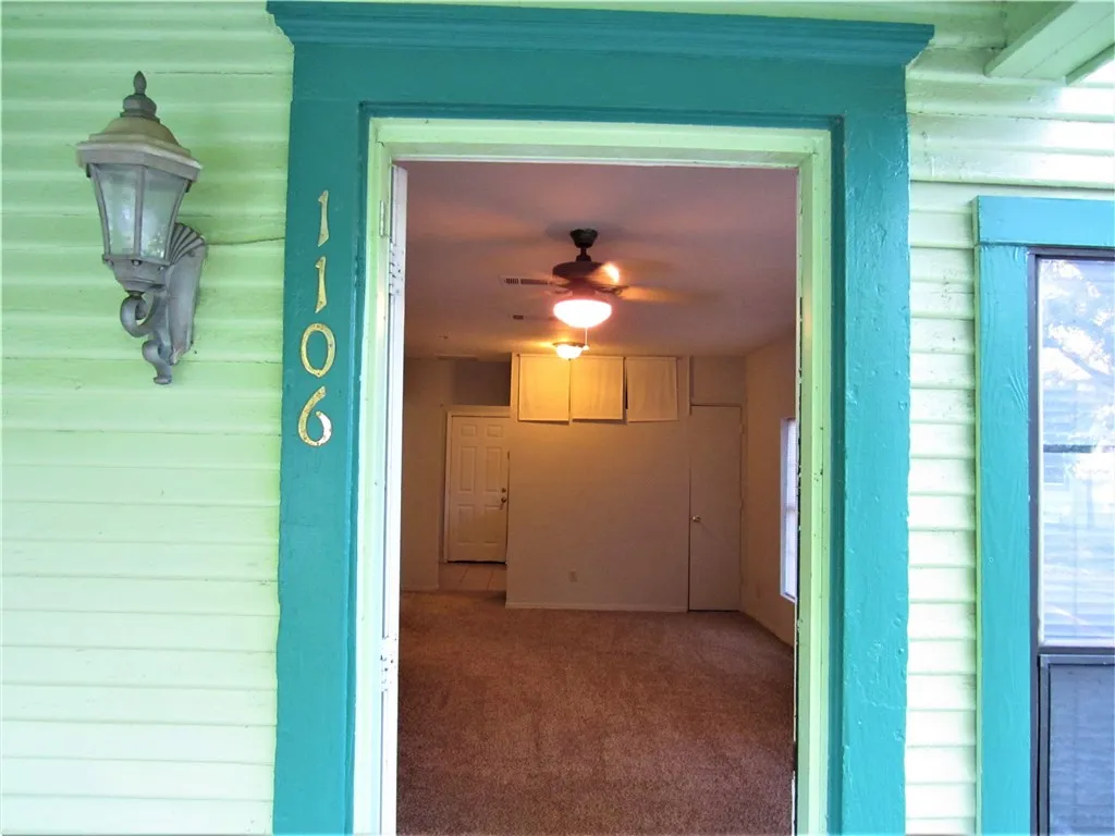 Single Family Residence For Rent in Denton County , 1106 Peak Street, Denton, Texas 76201, 2 Bedroom, 1 Bathroom, Garage spaces, 768 Sqft, built in 1940, mls#21308031, Real Estate Agent in Denton, Homes For Rent in Denton county, Homes For Rent in Denton, Realtor in Denton Texas, Real Estate Brokerage Independent Realty Texas, Luminita Cordes Realtor