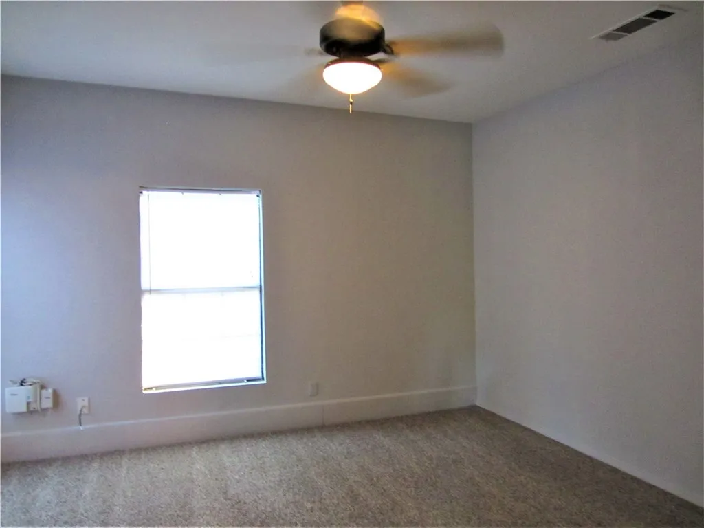 Single Family Residence For Rent in Denton County , 1106 Peak Street, Denton, Texas 76201, 2 Bedroom, 1 Bathroom, Garage spaces, 768 Sqft, built in 1940, mls#21308031, Real Estate Agent in Denton, Homes For Rent in Denton county, Homes For Rent in Denton, Realtor in Denton Texas, Real Estate Brokerage Independent Realty Texas, Luminita Cordes Realtor
