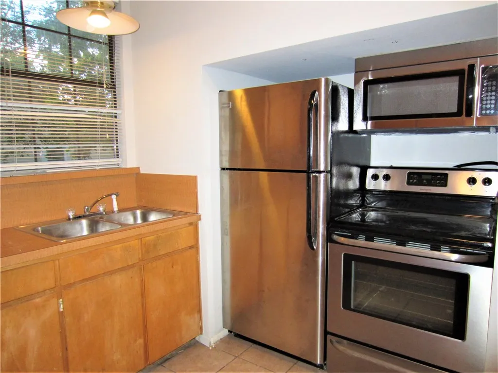 Single Family Residence For Rent in Denton County , 1106 Peak Street, Denton, Texas 76201, 2 Bedroom, 1 Bathroom, Garage spaces, 768 Sqft, built in 1940, mls#21308031, Real Estate Agent in Denton, Homes For Rent in Denton county, Homes For Rent in Denton, Realtor in Denton Texas, Real Estate Brokerage Independent Realty Texas, Luminita Cordes Realtor