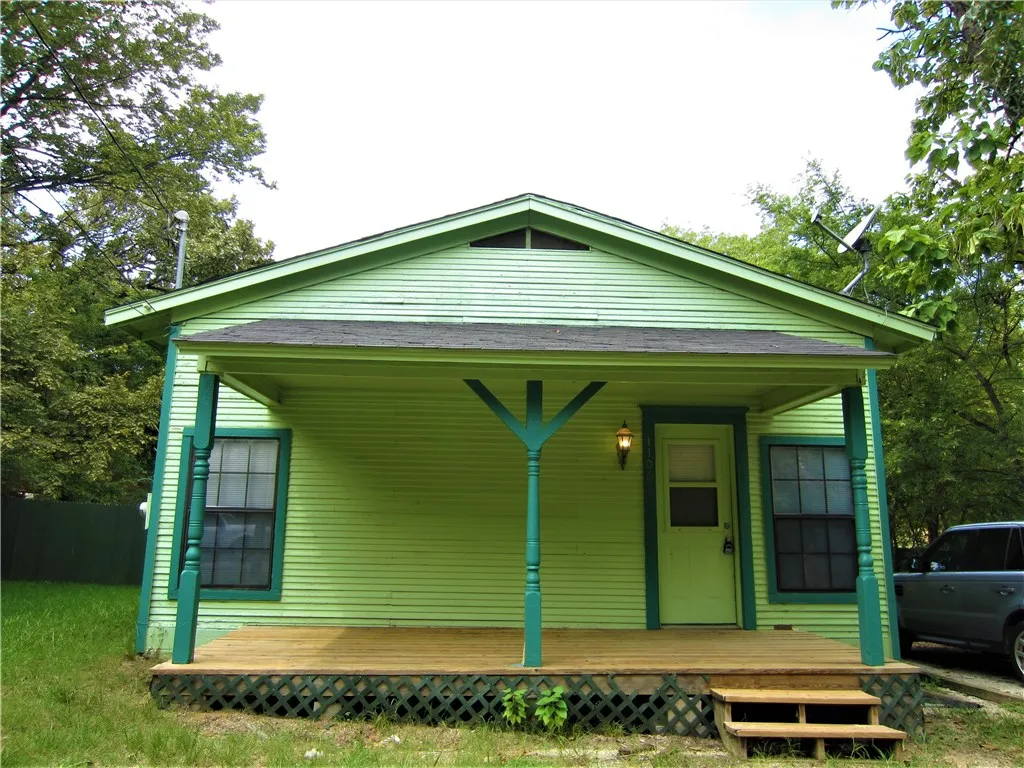 Single Family Residence For Rent in Denton County , 1106 Peak Street, Denton, Texas 76201, 2 Bedroom, 1 Bathroom, Garage spaces, 768 Sqft, built in 1940, mls#21308031, Real Estate Agent in Denton, Homes For Rent in Denton county, Homes For Rent in Denton, Realtor in Denton Texas, Real Estate Brokerage Independent Realty Texas, Luminita Cordes Realtor