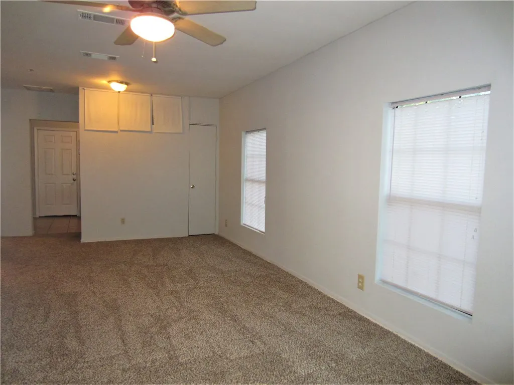 Single Family Residence For Rent in Denton County , 1106 Peak Street, Denton, Texas 76201, 2 Bedroom, 1 Bathroom, Garage spaces, 768 Sqft, built in 1940, mls#21308031, Real Estate Agent in Denton, Homes For Rent in Denton county, Homes For Rent in Denton, Realtor in Denton Texas, Real Estate Brokerage Independent Realty Texas, Luminita Cordes Realtor