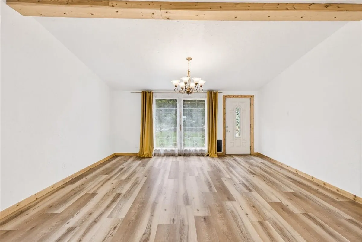 Single Family Residence For Sale in Henderson County , 250 E Golden Oaks Drive, Mabank, Texas 75156, 2 Bedroom, 2 Bathroom, Garage spaces, 1,065 Sqft, built in 1983, mls#21308030, Real Estate Agent in Mabank, Homes For Sale in Henderson county, Homes For Sale in Mabank, Realtor in Mabank Texas, Real Estate Brokerage Independent Realty Texas, Luminita Cordes Realtor