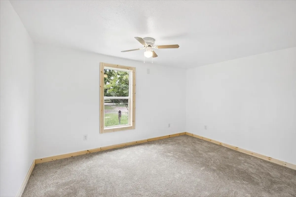 Single Family Residence For Sale in Henderson County , 250 E Golden Oaks Drive, Mabank, Texas 75156, 2 Bedroom, 2 Bathroom, Garage spaces, 1,065 Sqft, built in 1983, mls#21308030, Real Estate Agent in Mabank, Homes For Sale in Henderson county, Homes For Sale in Mabank, Realtor in Mabank Texas, Real Estate Brokerage Independent Realty Texas, Luminita Cordes Realtor