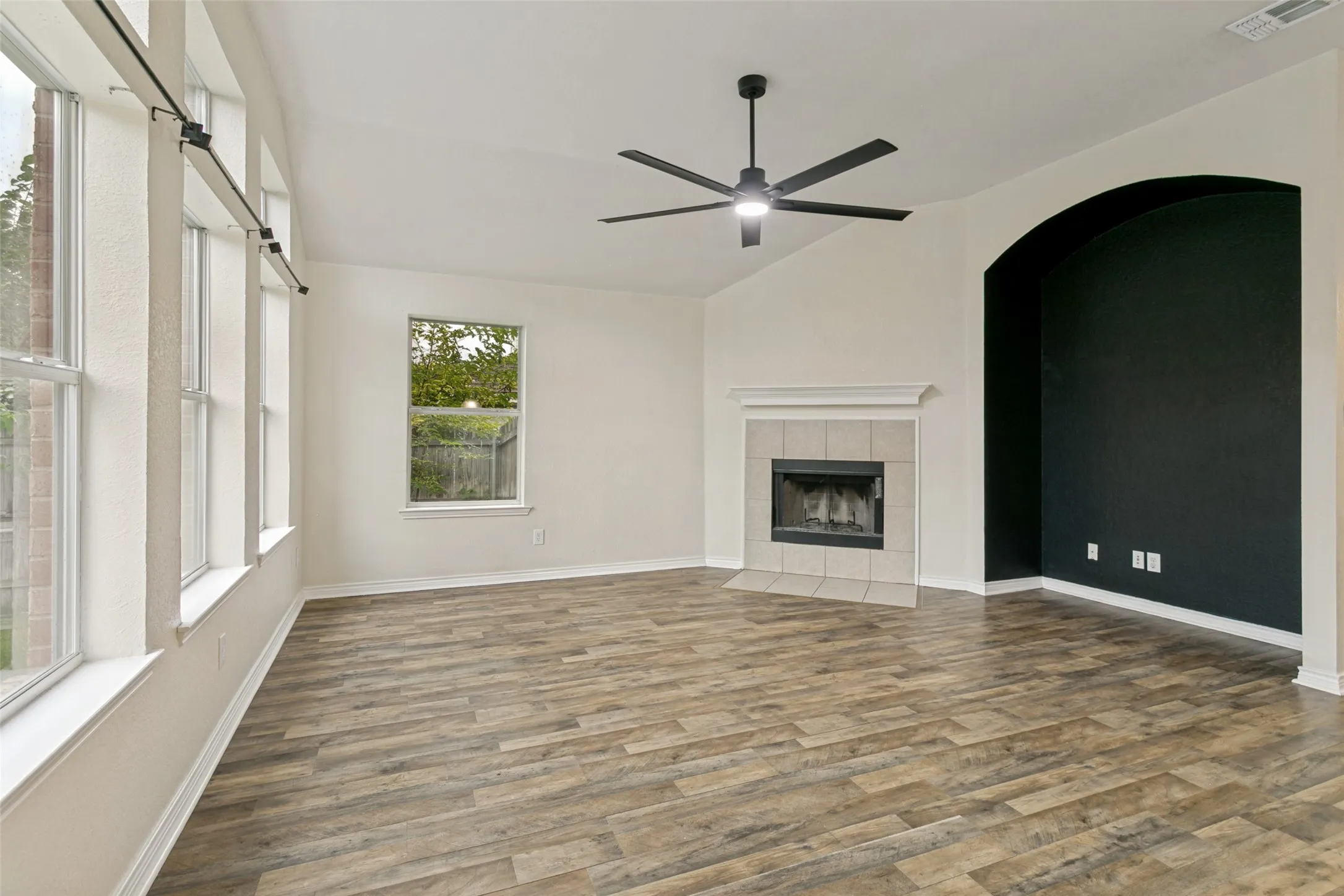 Single Family Residence For Sale in Tarrant County , 908 Dogwood Drive, Burleson, Texas 76028, 4 Bedroom, 2 Bathroom, 2 Garage spaces, 2,248 Sqft, built in 2005, mls#21302760, Real Estate Agent in Burleson, Homes For Sale in Tarrant county, Homes For Sale in Burleson, Realtor in Burleson Texas, Real Estate Brokerage Independent Realty Texas, Luminita Cordes Realtor