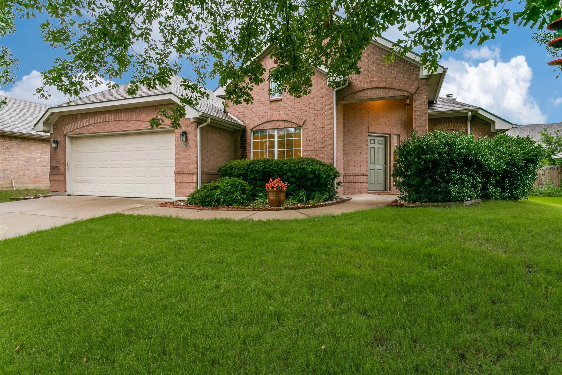 Single Family Residence For Sale in Tarrant County , 908 Dogwood Drive, Burleson, Texas 76028, 4 Bedroom, 2 Bathroom, 2 Garage spaces, 2,248 Sqft, built in 2005, mls#21302760, Real Estate Agent in Burleson, Homes For Sale in Tarrant county, Homes For Sale in Burleson, Realtor in Burleson Texas, Real Estate Brokerage Independent Realty Texas, Luminita Cordes Realtor