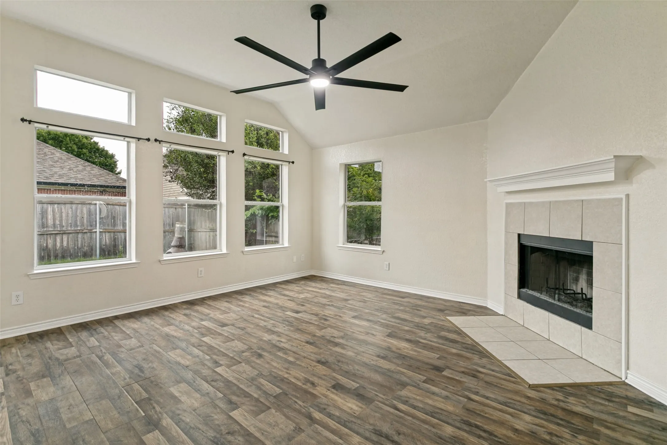 Single Family Residence For Sale in Tarrant County , 908 Dogwood Drive, Burleson, Texas 76028, 4 Bedroom, 2 Bathroom, 2 Garage spaces, 2,248 Sqft, built in 2005, mls#21302760, Real Estate Agent in Burleson, Homes For Sale in Tarrant county, Homes For Sale in Burleson, Realtor in Burleson Texas, Real Estate Brokerage Independent Realty Texas, Luminita Cordes Realtor
