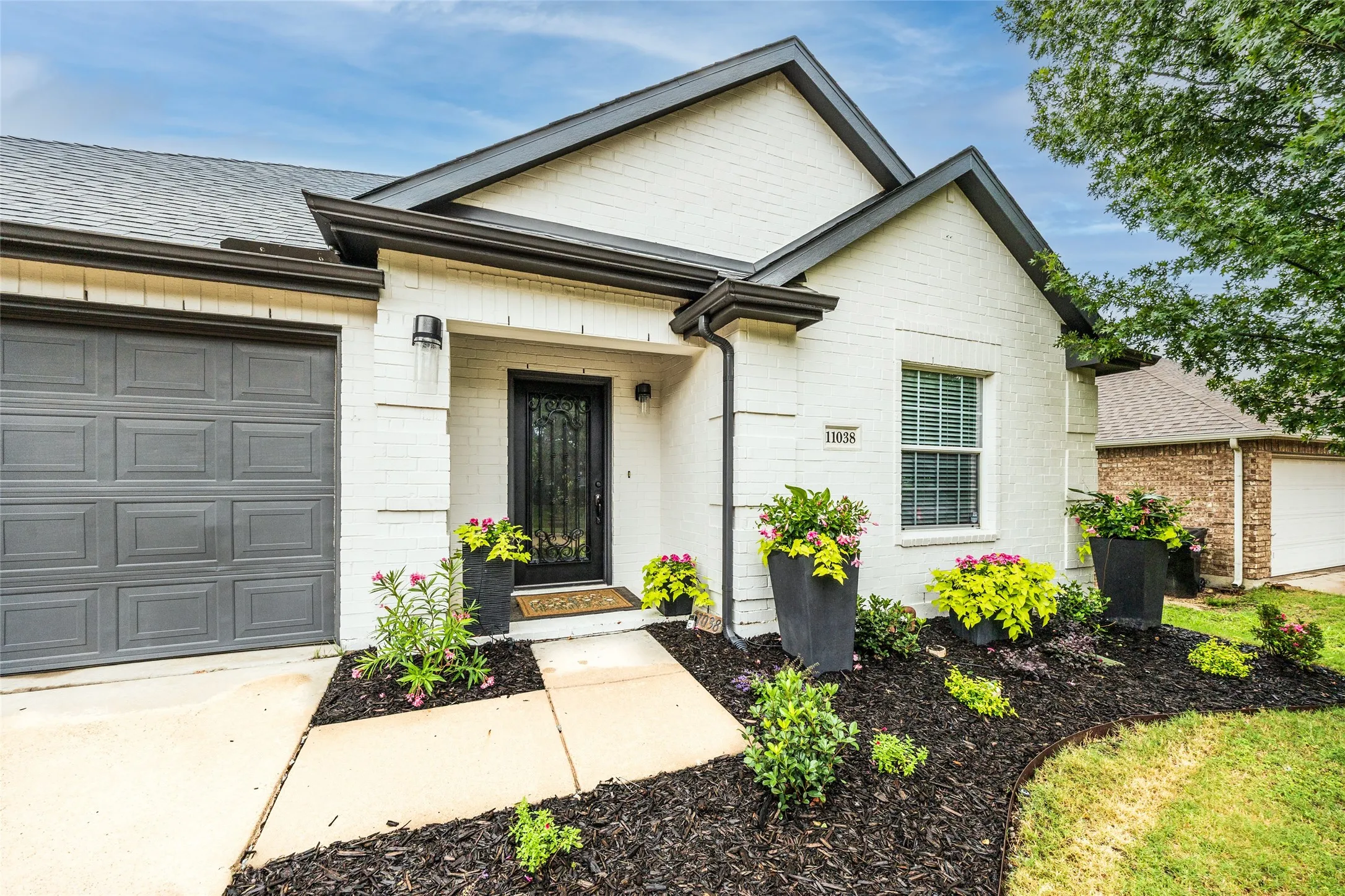 Single Family Residence For Sale in Collin County , 11038 Mansfield Drive, Frisco, Texas 75035, 4 Bedroom, 2 Bathroom, 2 Garage spaces, 2,134 Sqft, built in 2003, mls#21308033, Real Estate Agent in Frisco, Homes For Sale in Collin county, Homes For Sale in Frisco, Realtor in Frisco Texas, Real Estate Brokerage Independent Realty Texas, Luminita Cordes Realtor