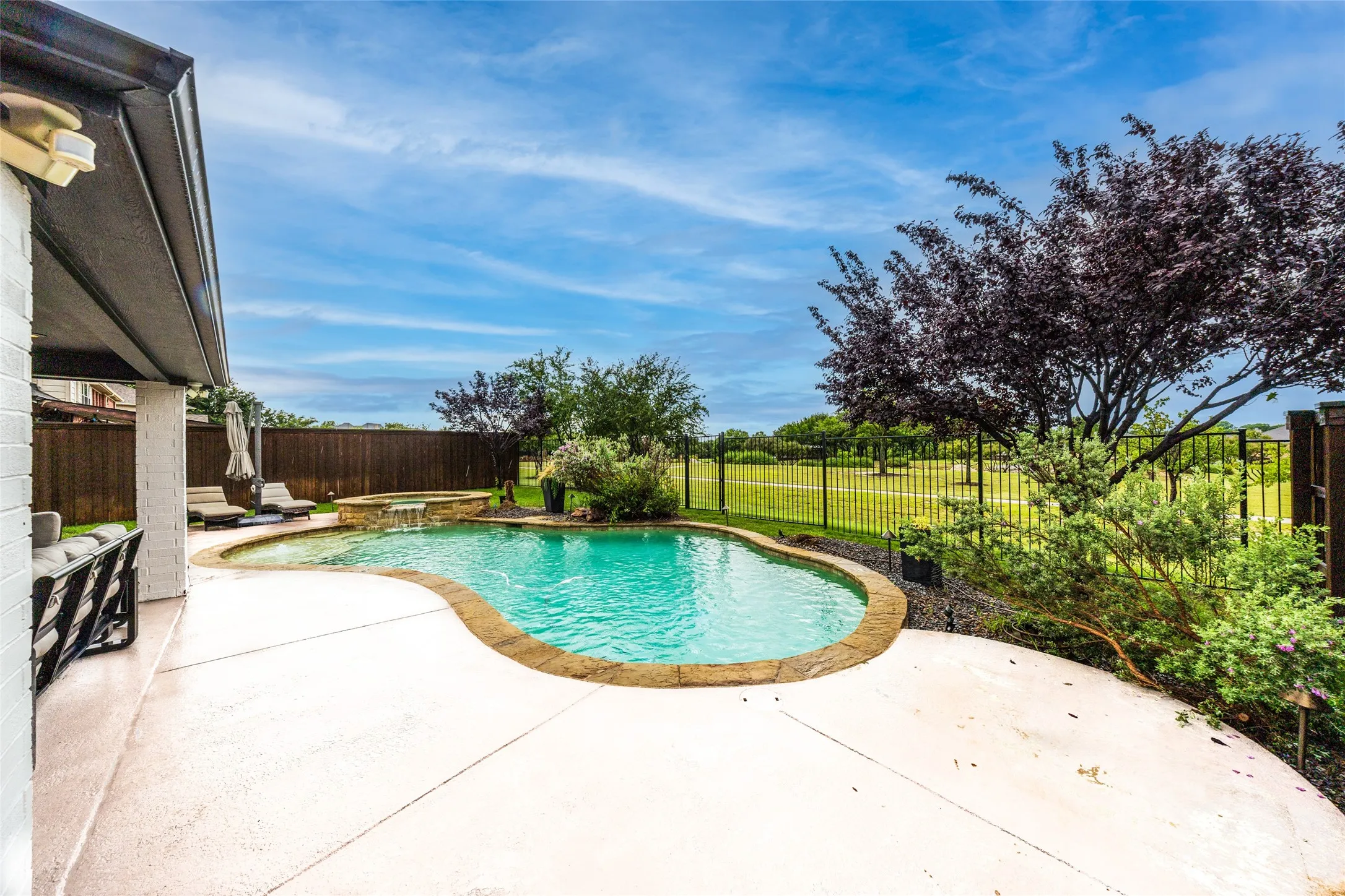 Single Family Residence For Sale in Collin County , 11038 Mansfield Drive, Frisco, Texas 75035, 4 Bedroom, 2 Bathroom, 2 Garage spaces, 2,134 Sqft, built in 2003, mls#21308033, Real Estate Agent in Frisco, Homes For Sale in Collin county, Homes For Sale in Frisco, Realtor in Frisco Texas, Real Estate Brokerage Independent Realty Texas, Luminita Cordes Realtor