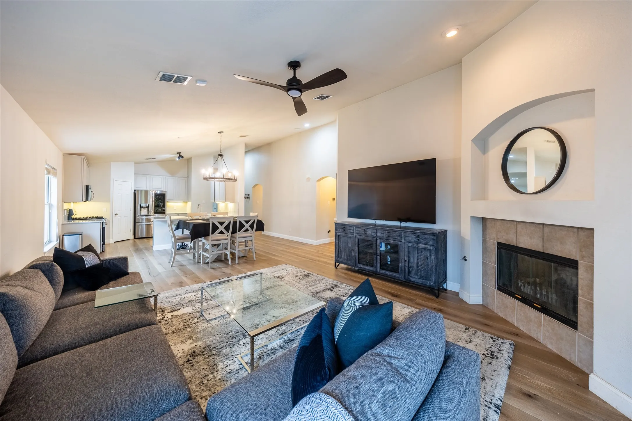 Single Family Residence For Sale in Collin County , 11038 Mansfield Drive, Frisco, Texas 75035, 4 Bedroom, 2 Bathroom, 2 Garage spaces, 2,134 Sqft, built in 2003, mls#21308033, Real Estate Agent in Frisco, Homes For Sale in Collin county, Homes For Sale in Frisco, Realtor in Frisco Texas, Real Estate Brokerage Independent Realty Texas, Luminita Cordes Realtor