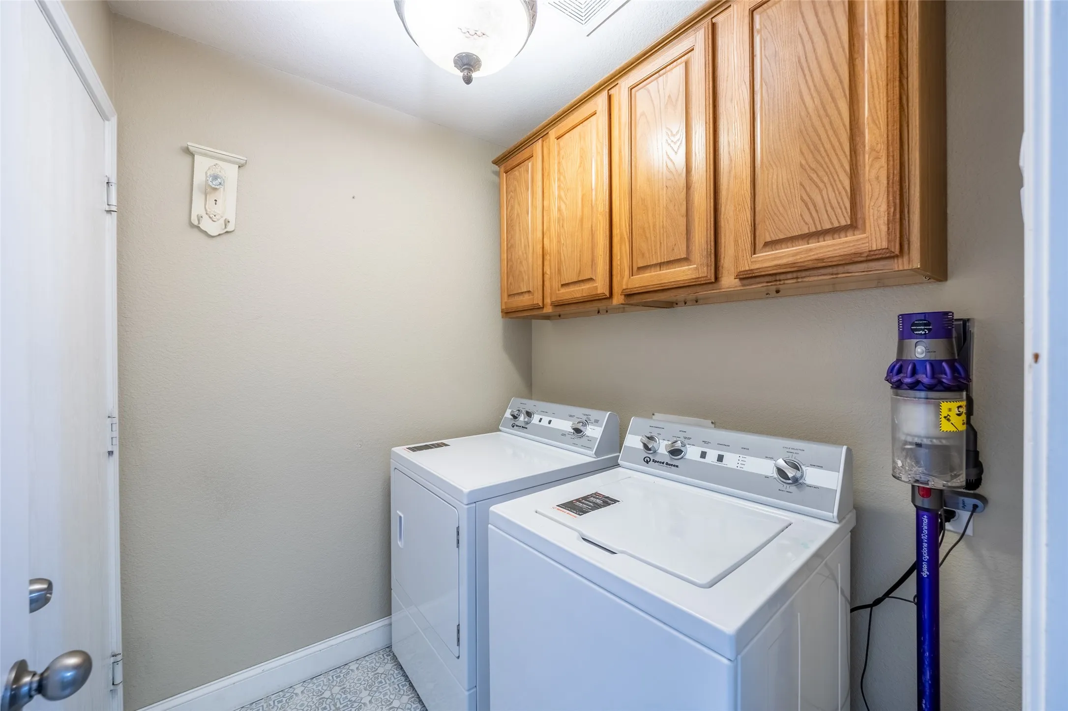 Single Family Residence For Sale in Collin County , 11038 Mansfield Drive, Frisco, Texas 75035, 4 Bedroom, 2 Bathroom, 2 Garage spaces, 2,134 Sqft, built in 2003, mls#21308033, Real Estate Agent in Frisco, Homes For Sale in Collin county, Homes For Sale in Frisco, Realtor in Frisco Texas, Real Estate Brokerage Independent Realty Texas, Luminita Cordes Realtor