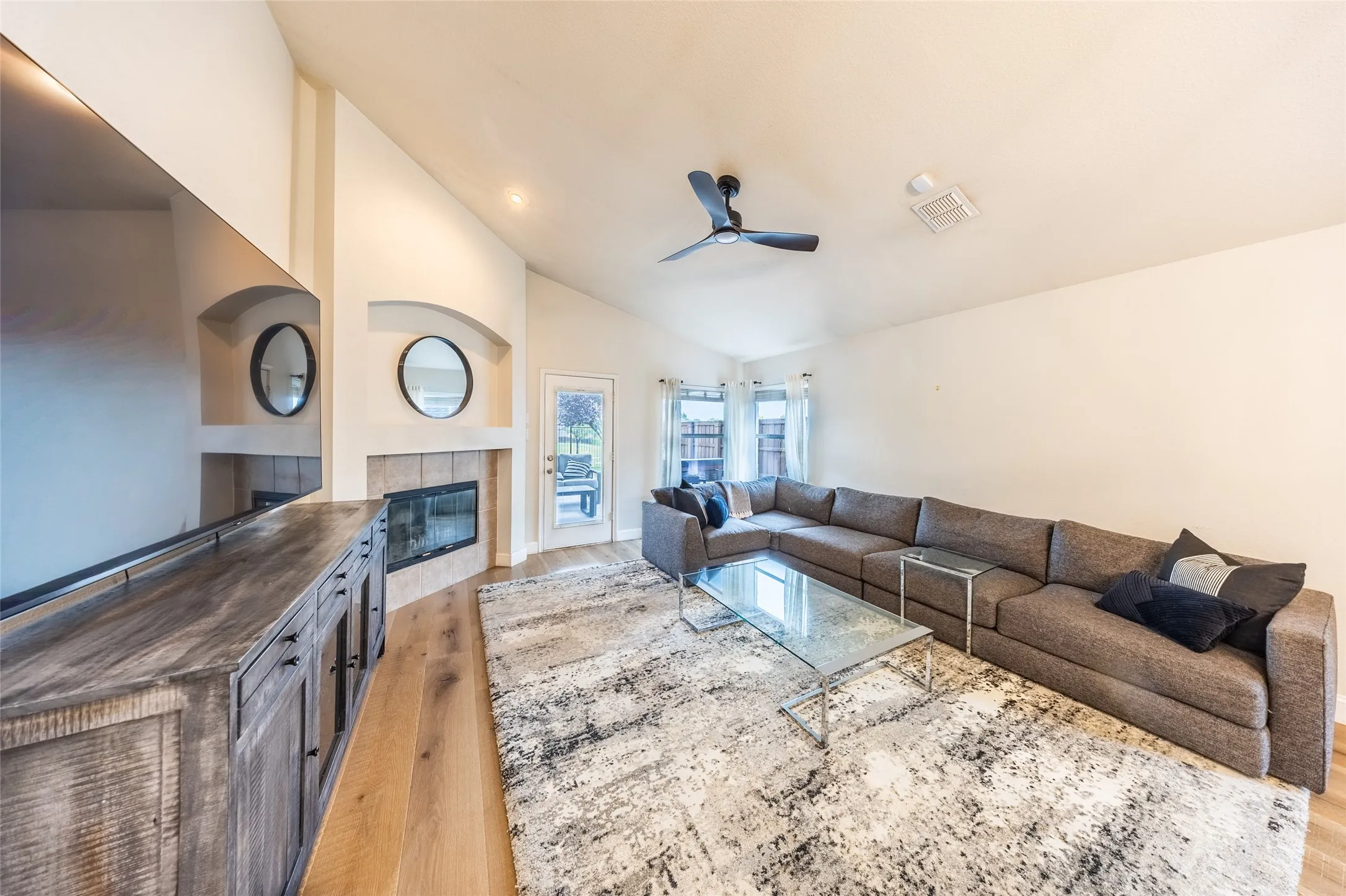 Single Family Residence For Sale in Collin County , 11038 Mansfield Drive, Frisco, Texas 75035, 4 Bedroom, 2 Bathroom, 2 Garage spaces, 2,134 Sqft, built in 2003, mls#21308033, Real Estate Agent in Frisco, Homes For Sale in Collin county, Homes For Sale in Frisco, Realtor in Frisco Texas, Real Estate Brokerage Independent Realty Texas, Luminita Cordes Realtor