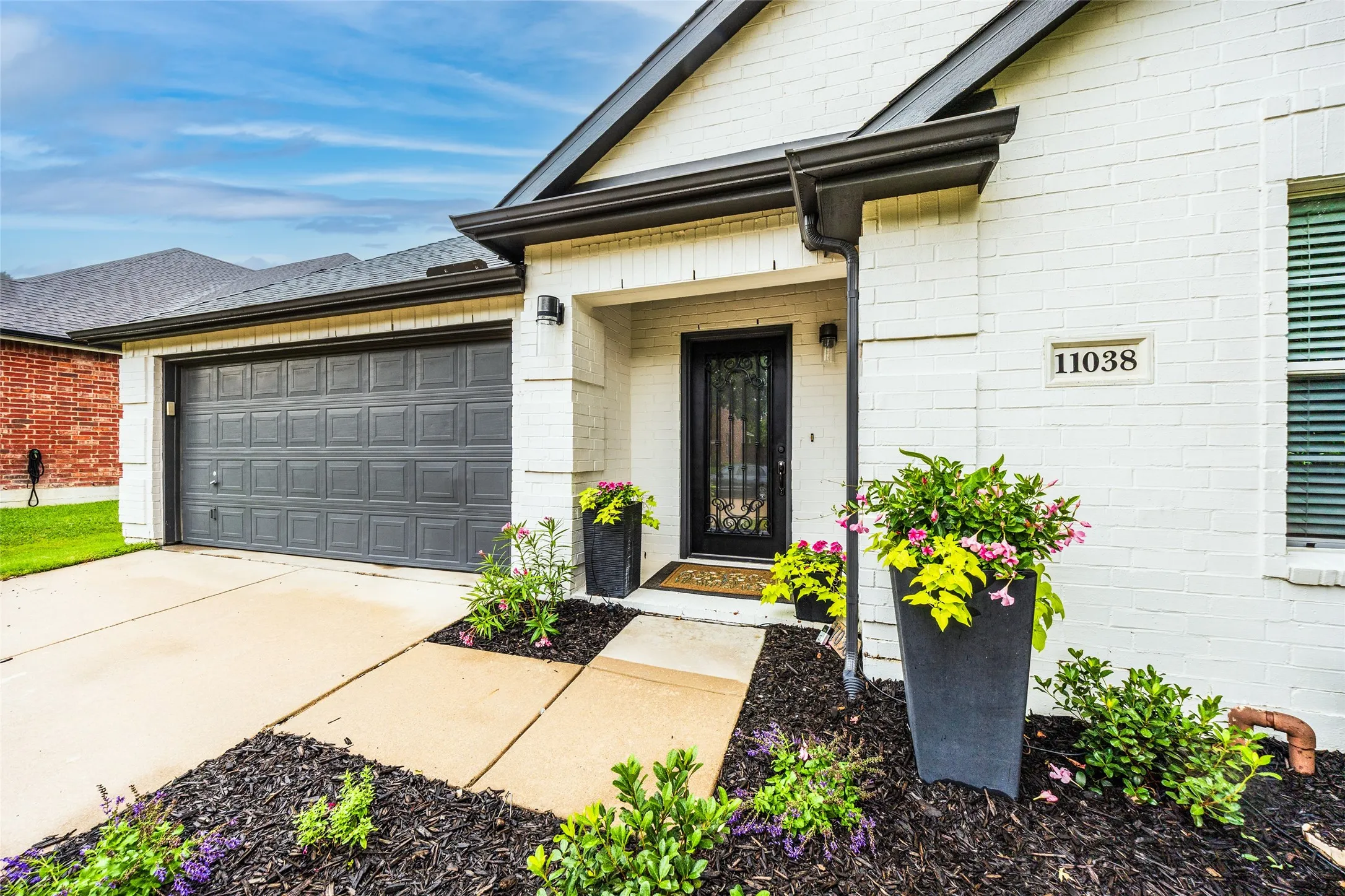 Single Family Residence For Sale in Collin County , 11038 Mansfield Drive, Frisco, Texas 75035, 4 Bedroom, 2 Bathroom, 2 Garage spaces, 2,134 Sqft, built in 2003, mls#21308033, Real Estate Agent in Frisco, Homes For Sale in Collin county, Homes For Sale in Frisco, Realtor in Frisco Texas, Real Estate Brokerage Independent Realty Texas, Luminita Cordes Realtor