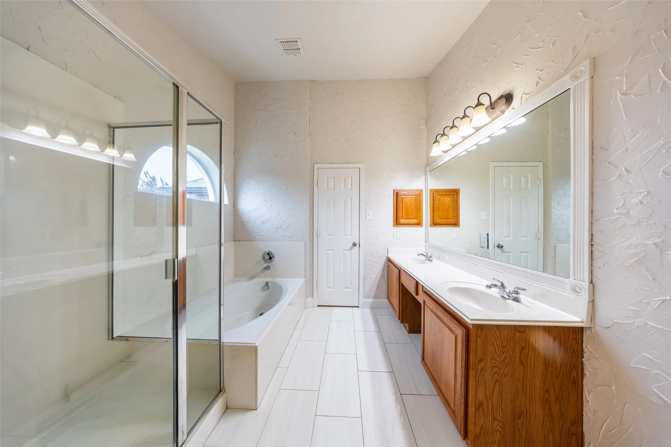 Single Family Residence For Sale in Collin County , 11038 Mansfield Drive, Frisco, Texas 75035, 4 Bedroom, 2 Bathroom, 2 Garage spaces, 2,134 Sqft, built in 2003, mls#21308033, Real Estate Agent in Frisco, Homes For Sale in Collin county, Homes For Sale in Frisco, Realtor in Frisco Texas, Real Estate Brokerage Independent Realty Texas, Luminita Cordes Realtor