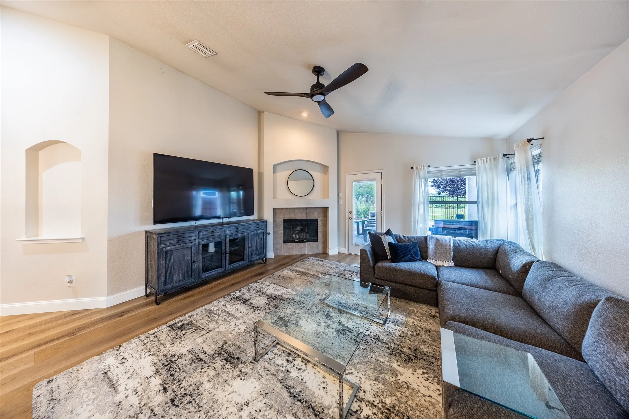 Single Family Residence For Sale in Collin County , 11038 Mansfield Drive, Frisco, Texas 75035, 4 Bedroom, 2 Bathroom, 2 Garage spaces, 2,134 Sqft, built in 2003, mls#21308033, Real Estate Agent in Frisco, Homes For Sale in Collin county, Homes For Sale in Frisco, Realtor in Frisco Texas, Real Estate Brokerage Independent Realty Texas, Luminita Cordes Realtor