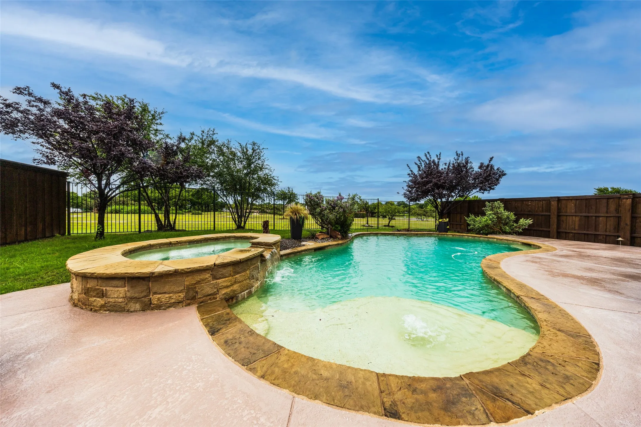Single Family Residence For Sale in Collin County , 11038 Mansfield Drive, Frisco, Texas 75035, 4 Bedroom, 2 Bathroom, 2 Garage spaces, 2,134 Sqft, built in 2003, mls#21308033, Real Estate Agent in Frisco, Homes For Sale in Collin county, Homes For Sale in Frisco, Realtor in Frisco Texas, Real Estate Brokerage Independent Realty Texas, Luminita Cordes Realtor