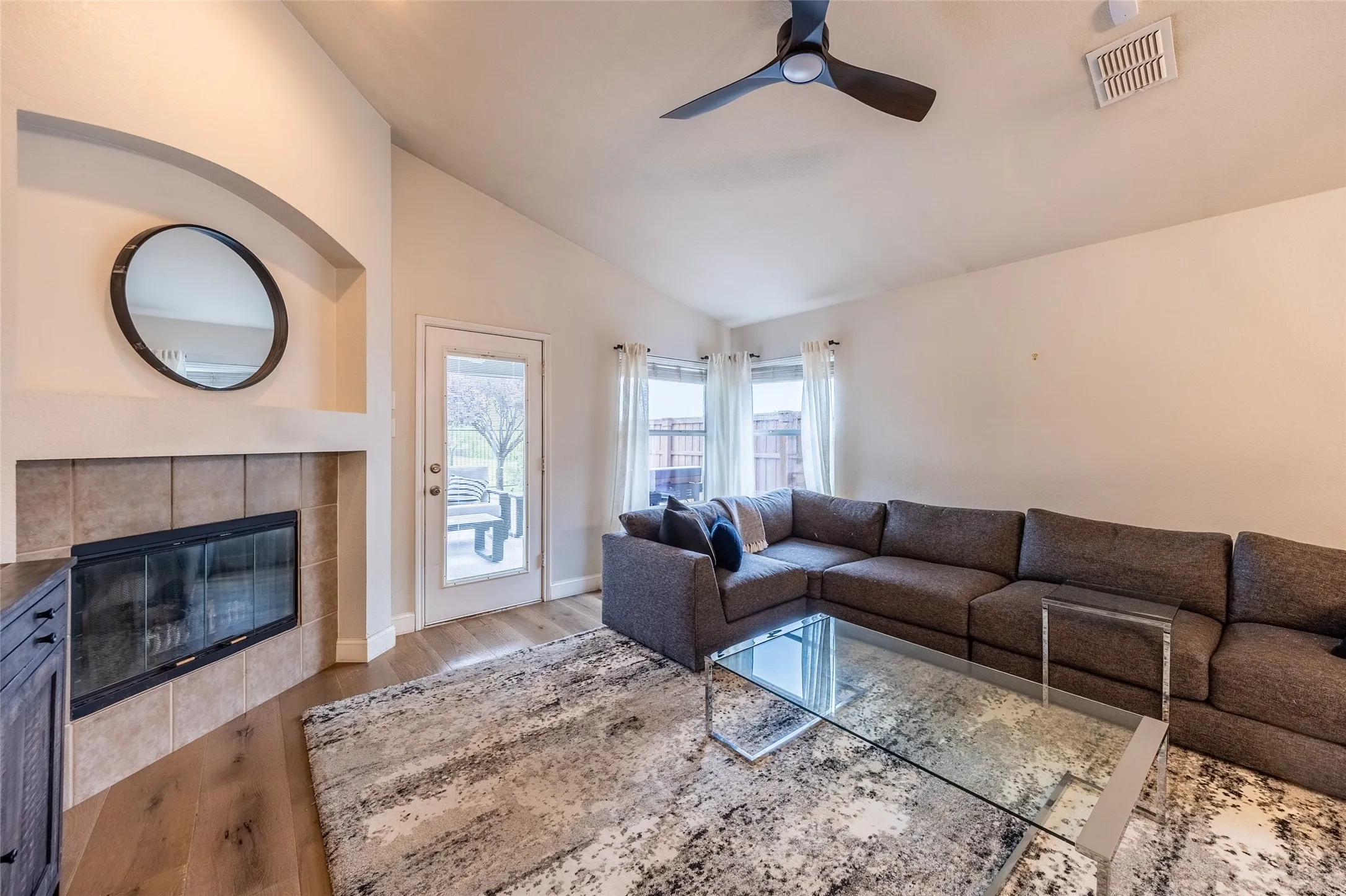 Single Family Residence For Sale in Collin County , 11038 Mansfield Drive, Frisco, Texas 75035, 4 Bedroom, 2 Bathroom, 2 Garage spaces, 2,134 Sqft, built in 2003, mls#21308033, Real Estate Agent in Frisco, Homes For Sale in Collin county, Homes For Sale in Frisco, Realtor in Frisco Texas, Real Estate Brokerage Independent Realty Texas, Luminita Cordes Realtor