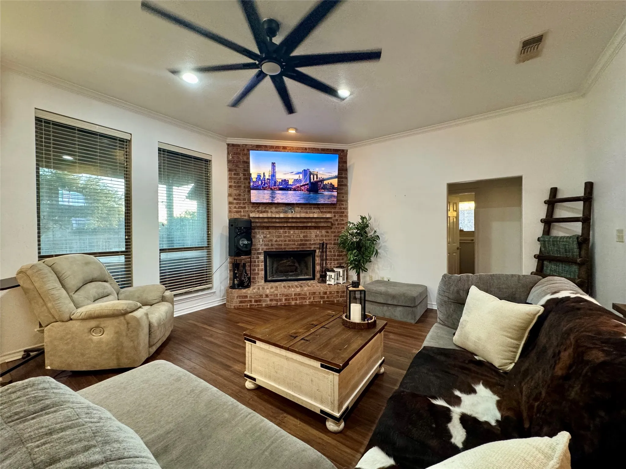Single Family Residence For Sale in Hood County , 2942 Meandering Way, Granbury, Texas 76049, 3 Bedroom, 2 Bathroom, 2 Garage spaces, 1,753 Sqft, built in 2005, mls#21307959, Real Estate Agent in Granbury, Homes For Sale in Hood county, Homes For Sale in Granbury, Realtor in Granbury Texas, Real Estate Brokerage Independent Realty Texas, Luminita Cordes Realtor