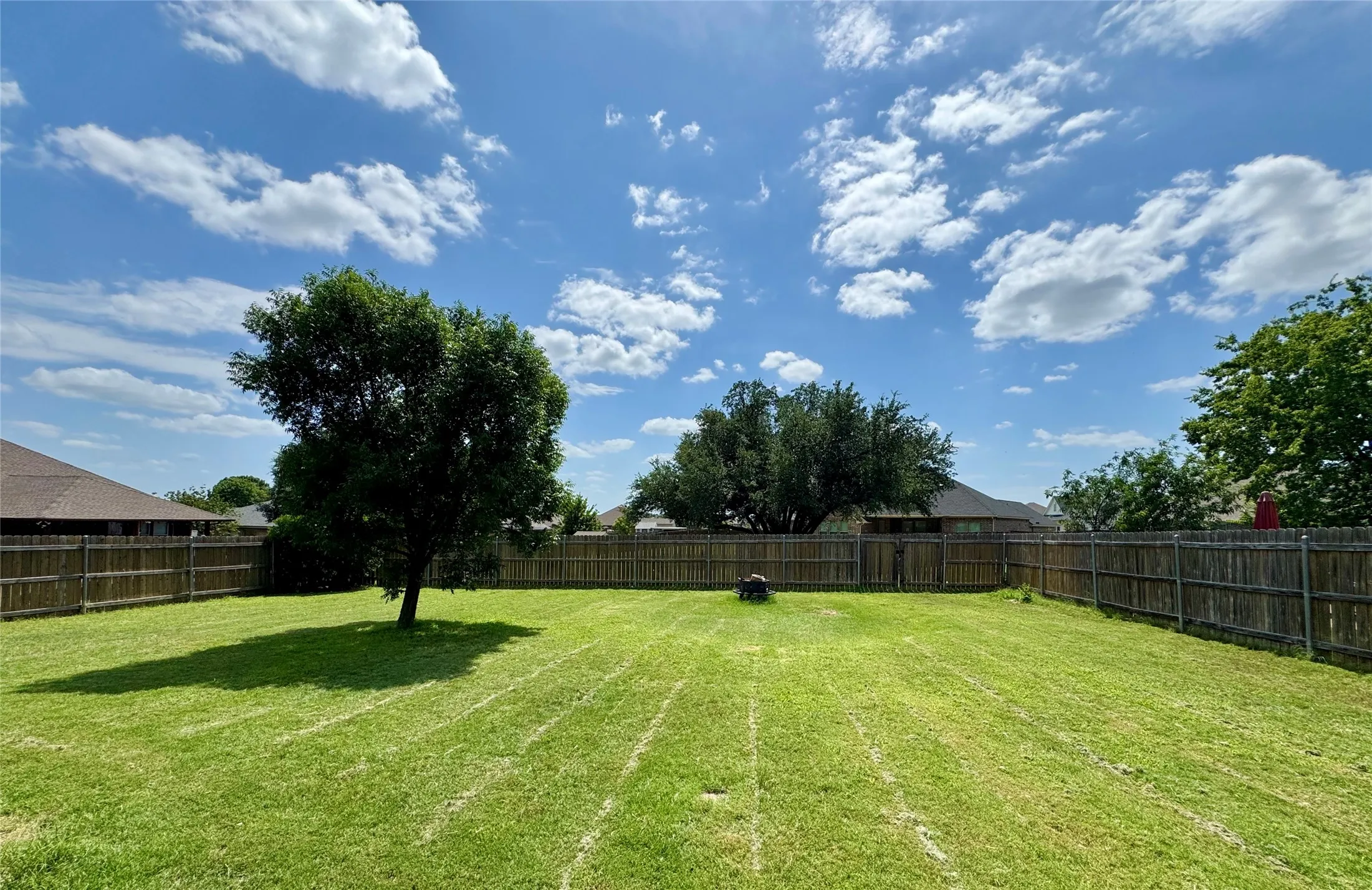 Single Family Residence For Sale in Hood County , 2942 Meandering Way, Granbury, Texas 76049, 3 Bedroom, 2 Bathroom, 2 Garage spaces, 1,753 Sqft, built in 2005, mls#21307959, Real Estate Agent in Granbury, Homes For Sale in Hood county, Homes For Sale in Granbury, Realtor in Granbury Texas, Real Estate Brokerage Independent Realty Texas, Luminita Cordes Realtor