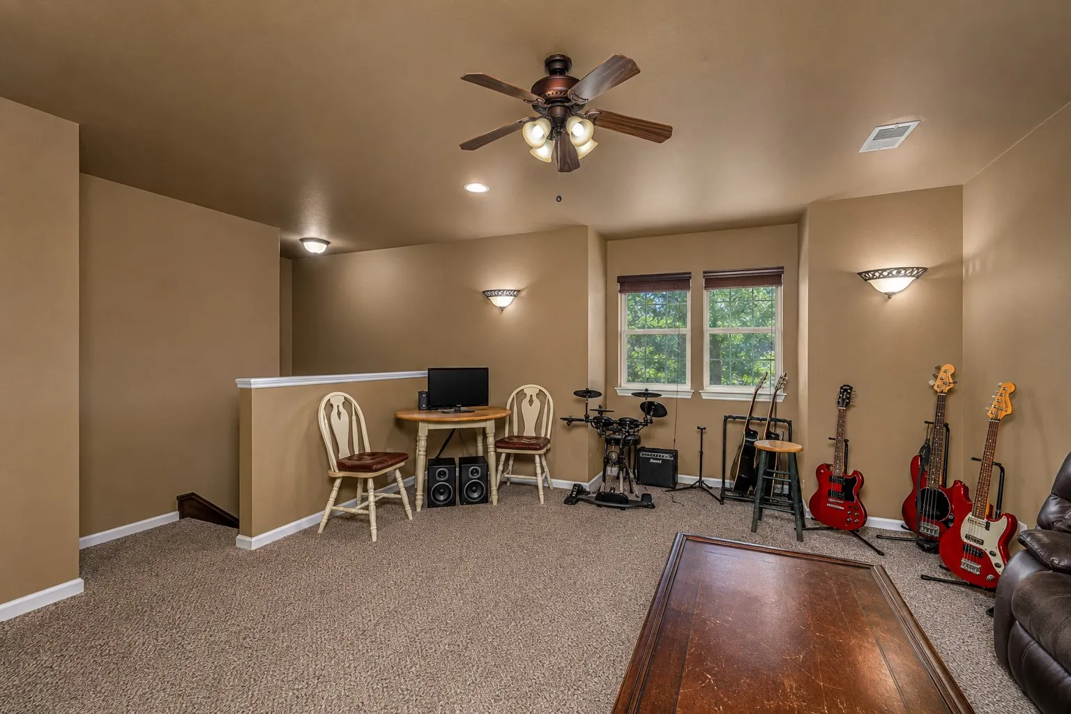 Single Family Residence For Sale in Wise County , 100 Manders Court, Runaway Bay, Texas 76426, 4 Bedroom, 4 Bathroom, 3 Garage spaces, 4,400 Sqft, built in 2004, mls#21307994, Real Estate Agent in Runaway Bay, Homes For Sale in Wise county, Homes For Sale in Runaway Bay, Realtor in Runaway Bay Texas, Real Estate Brokerage Independent Realty Texas, Luminita Cordes Realtor