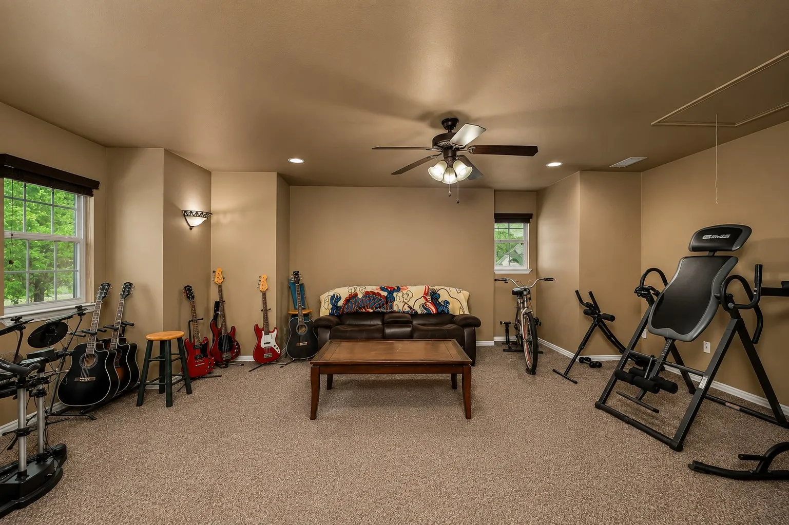 Single Family Residence For Sale in Wise County , 100 Manders Court, Runaway Bay, Texas 76426, 4 Bedroom, 4 Bathroom, 3 Garage spaces, 4,400 Sqft, built in 2004, mls#21307994, Real Estate Agent in Runaway Bay, Homes For Sale in Wise county, Homes For Sale in Runaway Bay, Realtor in Runaway Bay Texas, Real Estate Brokerage Independent Realty Texas, Luminita Cordes Realtor
