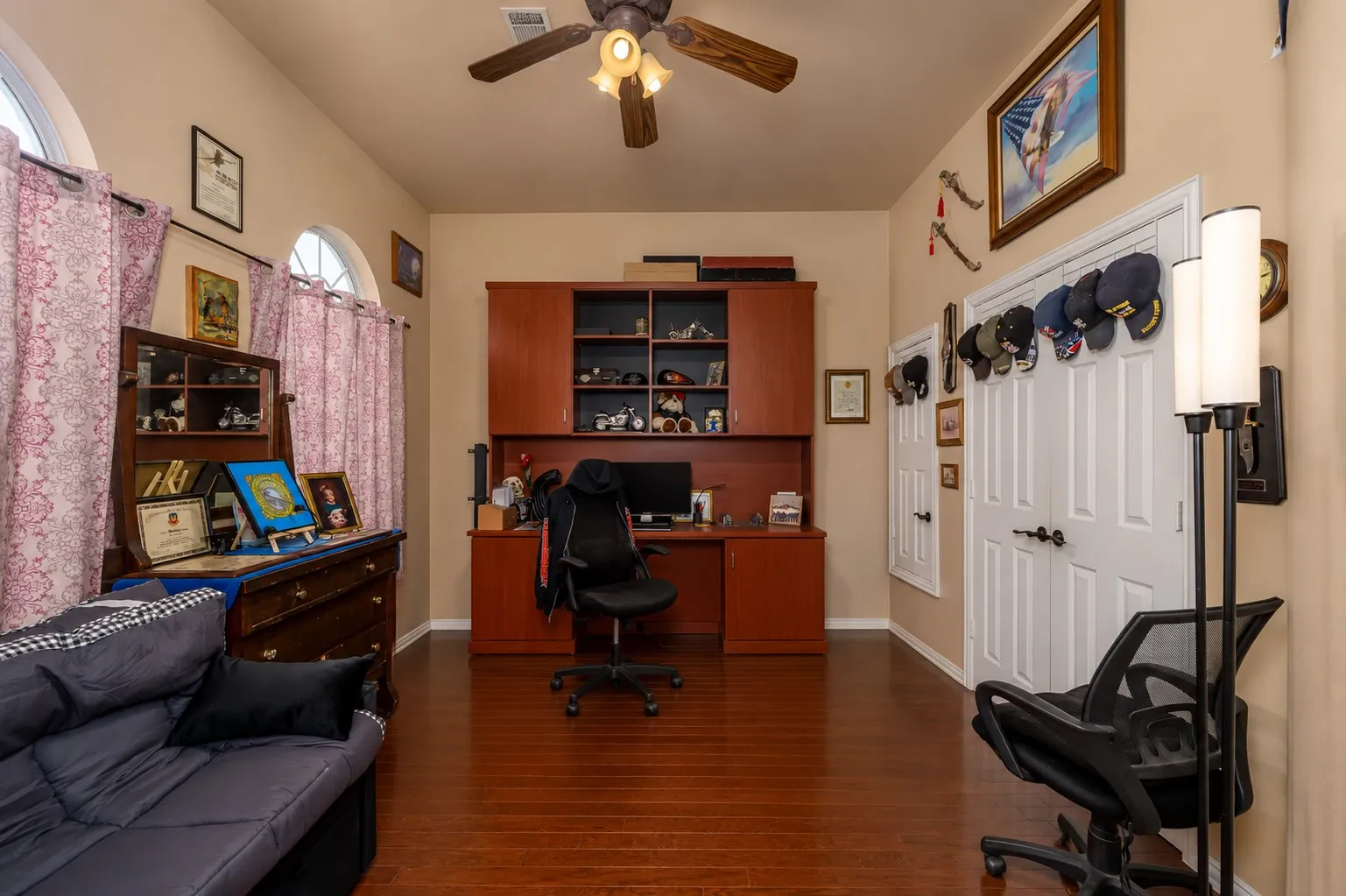 Single Family Residence For Sale in Wise County , 100 Manders Court, Runaway Bay, Texas 76426, 4 Bedroom, 4 Bathroom, 3 Garage spaces, 4,400 Sqft, built in 2004, mls#21307994, Real Estate Agent in Runaway Bay, Homes For Sale in Wise county, Homes For Sale in Runaway Bay, Realtor in Runaway Bay Texas, Real Estate Brokerage Independent Realty Texas, Luminita Cordes Realtor