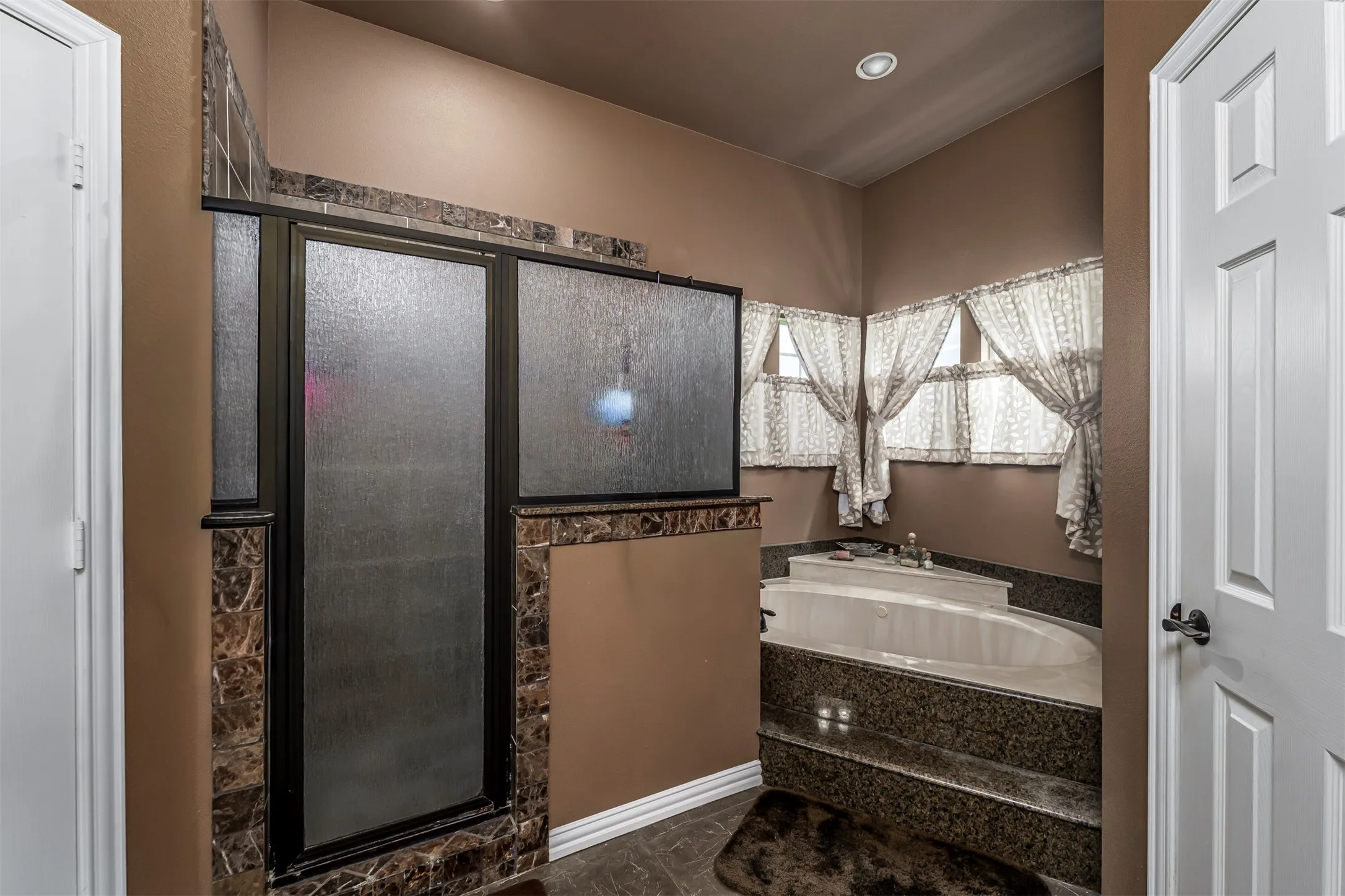 Single Family Residence For Sale in Wise County , 100 Manders Court, Runaway Bay, Texas 76426, 4 Bedroom, 4 Bathroom, 3 Garage spaces, 4,400 Sqft, built in 2004, mls#21307994, Real Estate Agent in Runaway Bay, Homes For Sale in Wise county, Homes For Sale in Runaway Bay, Realtor in Runaway Bay Texas, Real Estate Brokerage Independent Realty Texas, Luminita Cordes Realtor