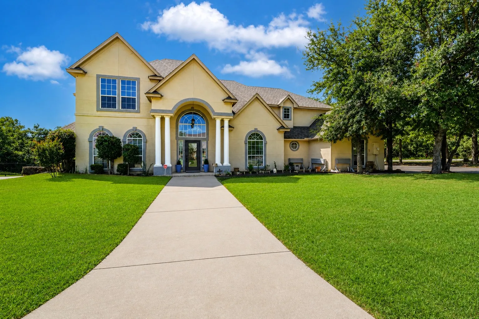 Single Family Residence For Sale in Wise County , 100 Manders Court, Runaway Bay, Texas 76426, 4 Bedroom, 4 Bathroom, 3 Garage spaces, 4,400 Sqft, built in 2004, mls#21307994, Real Estate Agent in Runaway Bay, Homes For Sale in Wise county, Homes For Sale in Runaway Bay, Realtor in Runaway Bay Texas, Real Estate Brokerage Independent Realty Texas, Luminita Cordes Realtor