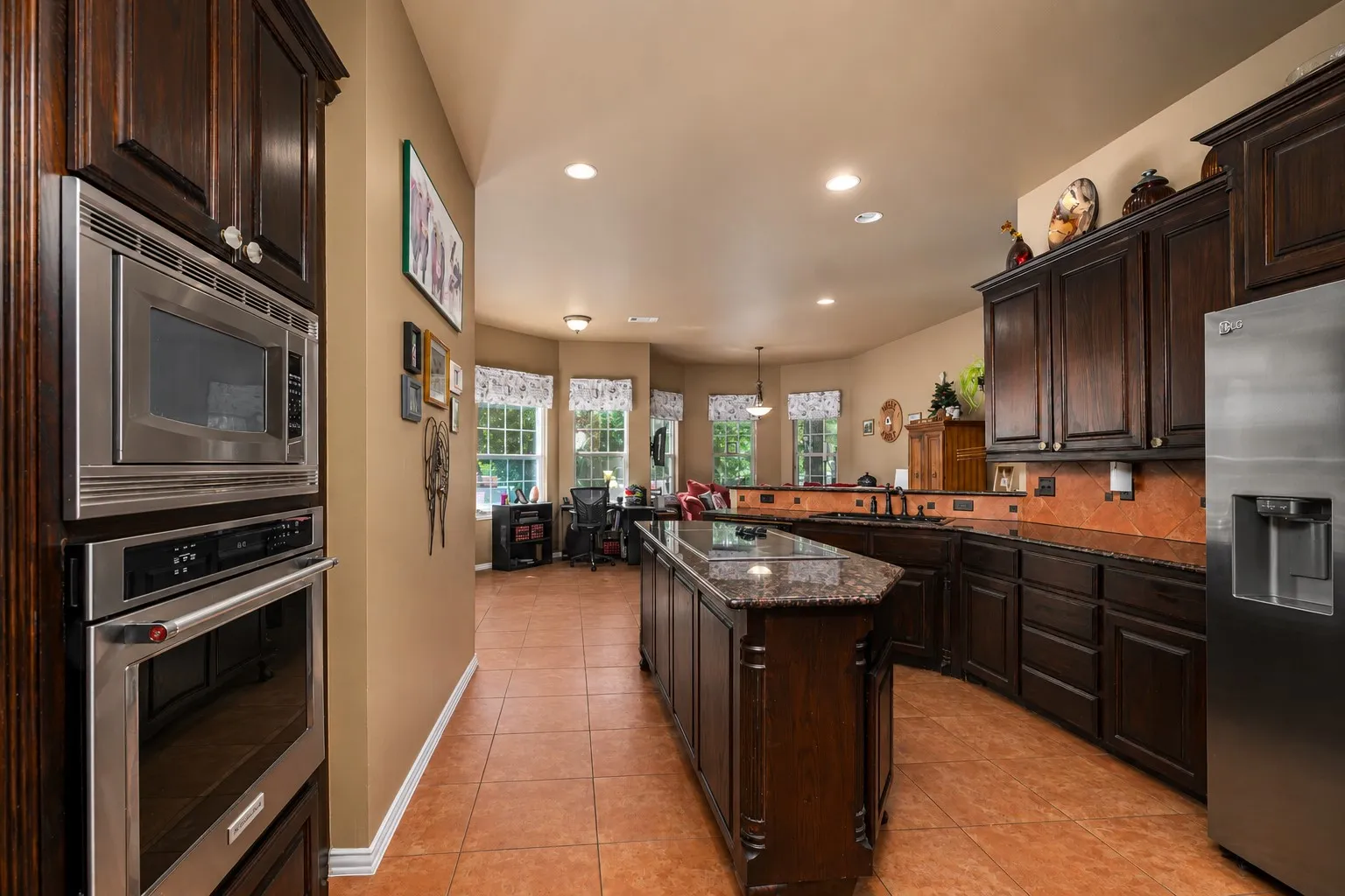 Single Family Residence For Sale in Wise County , 100 Manders Court, Runaway Bay, Texas 76426, 4 Bedroom, 4 Bathroom, 3 Garage spaces, 4,400 Sqft, built in 2004, mls#21307994, Real Estate Agent in Runaway Bay, Homes For Sale in Wise county, Homes For Sale in Runaway Bay, Realtor in Runaway Bay Texas, Real Estate Brokerage Independent Realty Texas, Luminita Cordes Realtor