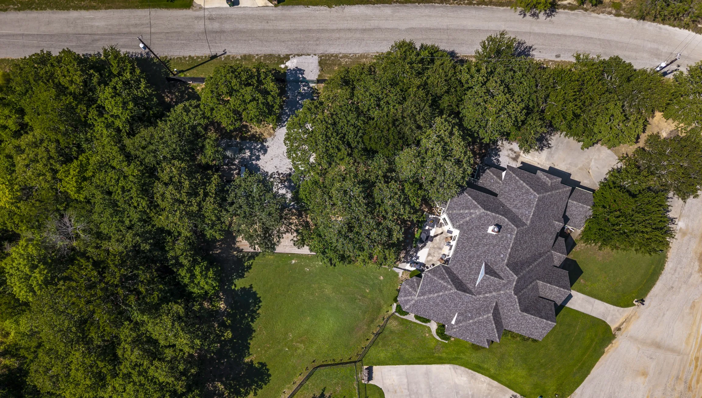 Single Family Residence For Sale in Wise County , 100 Manders Court, Runaway Bay, Texas 76426, 4 Bedroom, 4 Bathroom, 3 Garage spaces, 4,400 Sqft, built in 2004, mls#21307994, Real Estate Agent in Runaway Bay, Homes For Sale in Wise county, Homes For Sale in Runaway Bay, Realtor in Runaway Bay Texas, Real Estate Brokerage Independent Realty Texas, Luminita Cordes Realtor