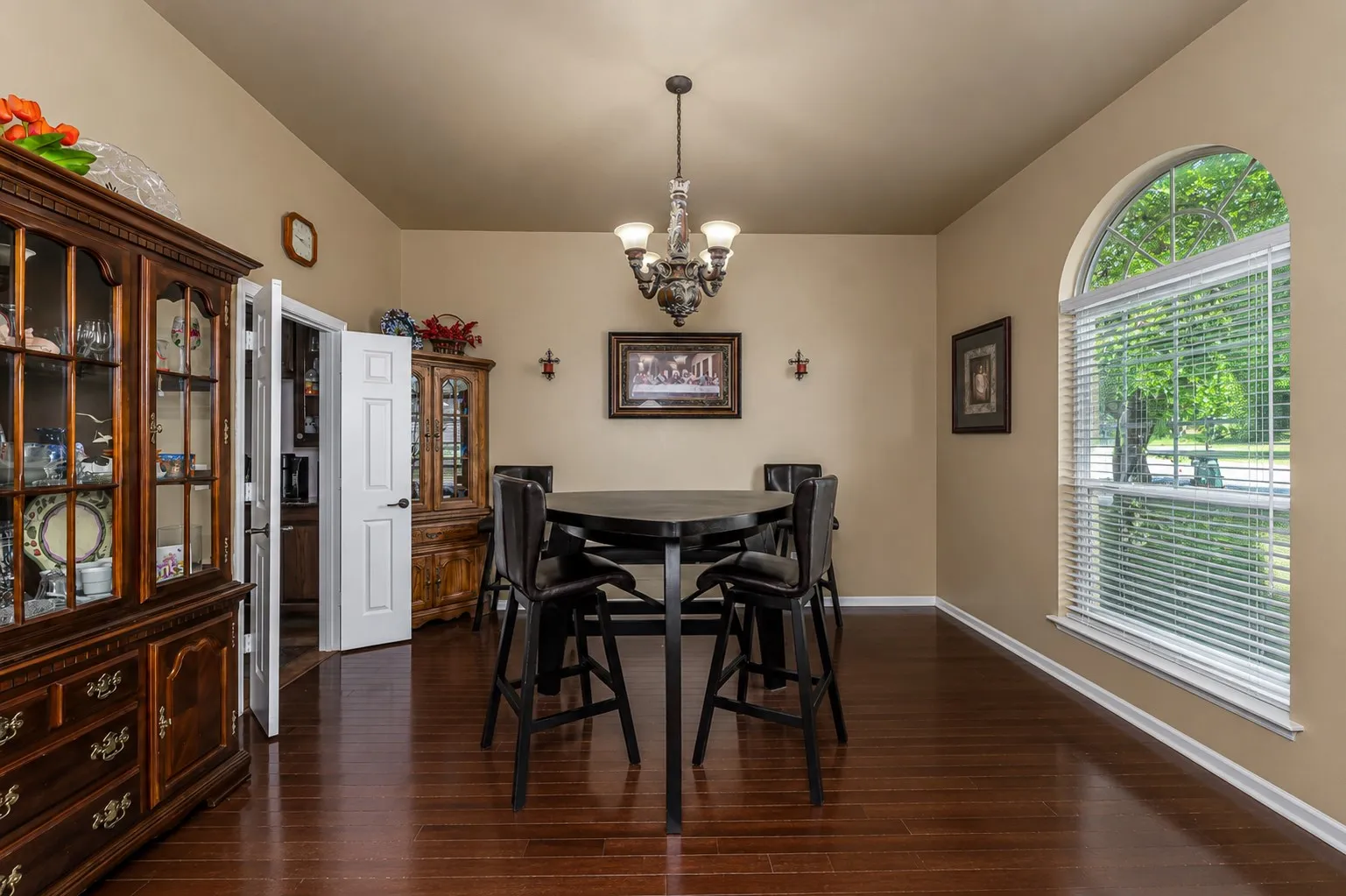 Single Family Residence For Sale in Wise County , 100 Manders Court, Runaway Bay, Texas 76426, 4 Bedroom, 4 Bathroom, 3 Garage spaces, 4,400 Sqft, built in 2004, mls#21307994, Real Estate Agent in Runaway Bay, Homes For Sale in Wise county, Homes For Sale in Runaway Bay, Realtor in Runaway Bay Texas, Real Estate Brokerage Independent Realty Texas, Luminita Cordes Realtor