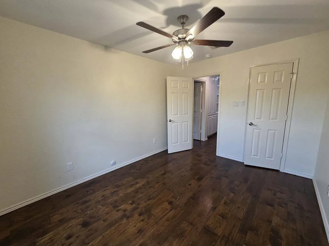 Townhouse For Rent in Tarrant County , 5839 Lake Point Drive, Arlington, Texas 76016, 2 Bedrooms, 3 Bathrooms, 2 Garage spaces, 1,450 Sqft, built in 1985, Price $2,200, mls#21306827, Real Estate Agent in Arlington, Homes For Rent in Tarrant county, Homes For Rent in Arlington, Realtor in Arlington Texas, Real Estate Brokerage Independent Realty Texas, Luminita Cordes Realtor