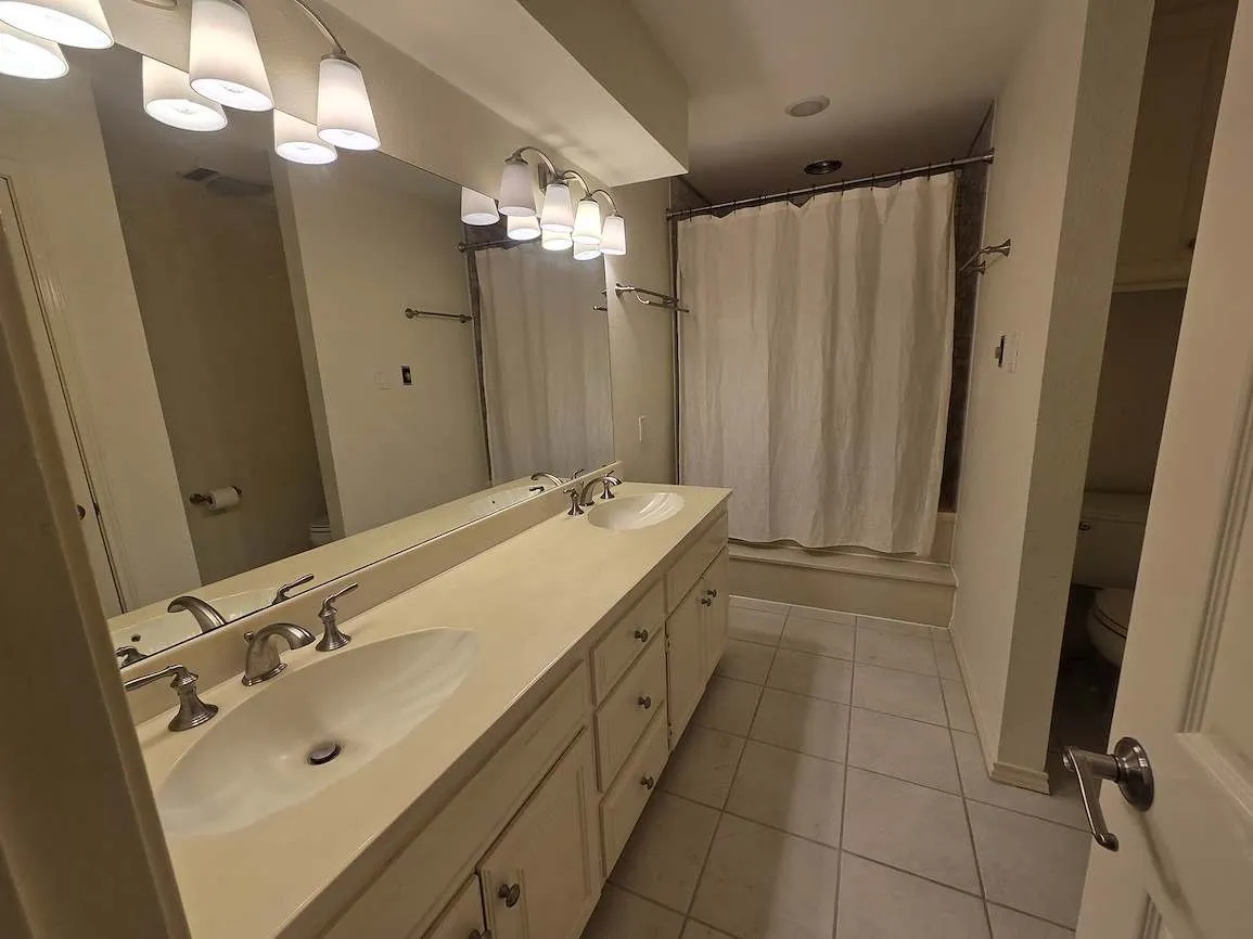 Townhouse For Rent in Tarrant County , 5839 Lake Point Drive, Arlington, Texas 76016, 2 Bedrooms, 3 Bathrooms, 2 Garage spaces, 1,450 Sqft, built in 1985, Price $2,200, mls#21306827, Real Estate Agent in Arlington, Homes For Rent in Tarrant county, Homes For Rent in Arlington, Realtor in Arlington Texas, Real Estate Brokerage Independent Realty Texas, Luminita Cordes Realtor