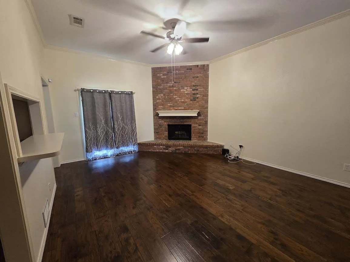 Townhouse For Rent in Tarrant County , 5839 Lake Point Drive, Arlington, Texas 76016, 2 Bedrooms, 3 Bathrooms, 2 Garage spaces, 1,450 Sqft, built in 1985, Price $2,200, mls#21306827, Real Estate Agent in Arlington, Homes For Rent in Tarrant county, Homes For Rent in Arlington, Realtor in Arlington Texas, Real Estate Brokerage Independent Realty Texas, Luminita Cordes Realtor