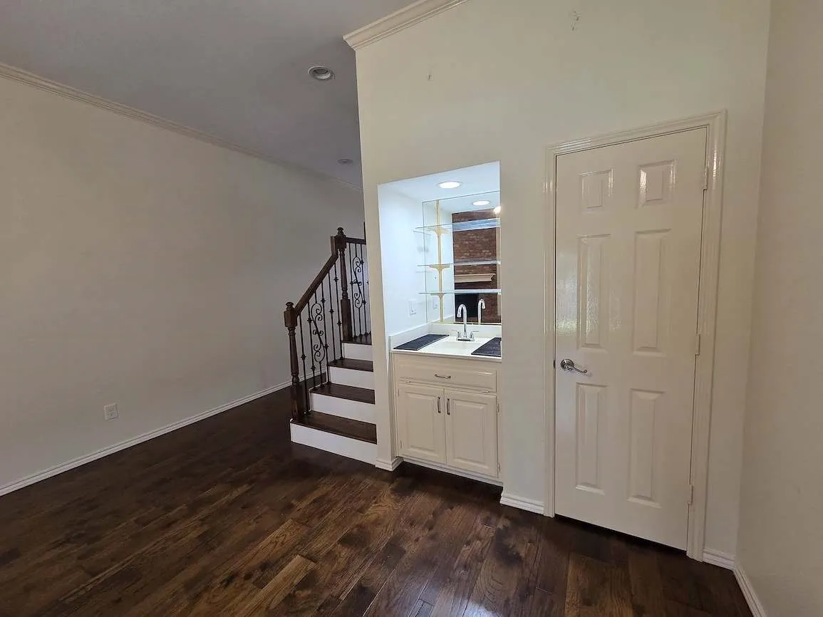 Townhouse For Rent in Tarrant County , 5839 Lake Point Drive, Arlington, Texas 76016, 2 Bedrooms, 3 Bathrooms, 2 Garage spaces, 1,450 Sqft, built in 1985, Price $2,200, mls#21306827, Real Estate Agent in Arlington, Homes For Rent in Tarrant county, Homes For Rent in Arlington, Realtor in Arlington Texas, Real Estate Brokerage Independent Realty Texas, Luminita Cordes Realtor