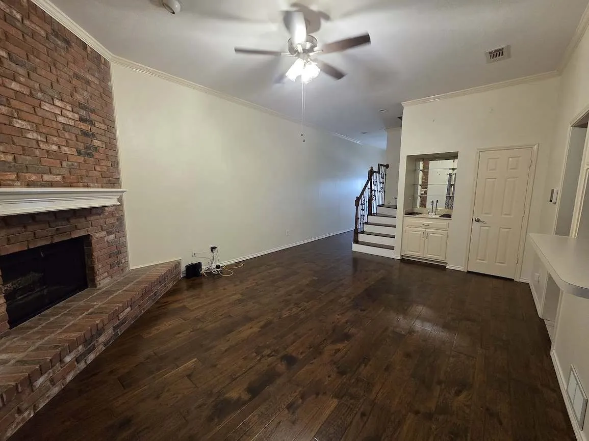 Townhouse For Rent in Tarrant County , 5839 Lake Point Drive, Arlington, Texas 76016, 2 Bedrooms, 3 Bathrooms, 2 Garage spaces, 1,450 Sqft, built in 1985, Price $2,200, mls#21306827, Real Estate Agent in Arlington, Homes For Rent in Tarrant county, Homes For Rent in Arlington, Realtor in Arlington Texas, Real Estate Brokerage Independent Realty Texas, Luminita Cordes Realtor