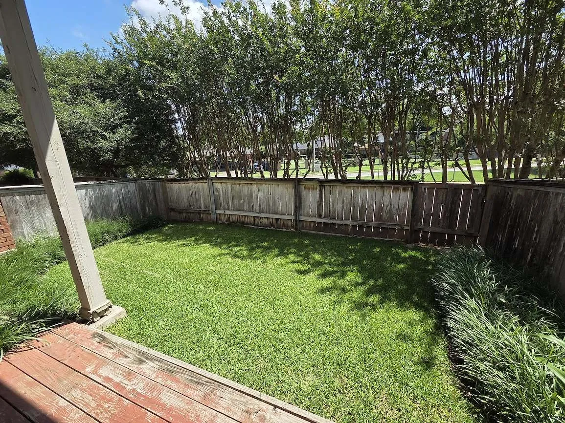 Townhouse For Rent in Tarrant County , 5839 Lake Point Drive, Arlington, Texas 76016, 2 Bedrooms, 3 Bathrooms, 2 Garage spaces, 1,450 Sqft, built in 1985, Price $2,200, mls#21306827, Real Estate Agent in Arlington, Homes For Rent in Tarrant county, Homes For Rent in Arlington, Realtor in Arlington Texas, Real Estate Brokerage Independent Realty Texas, Luminita Cordes Realtor