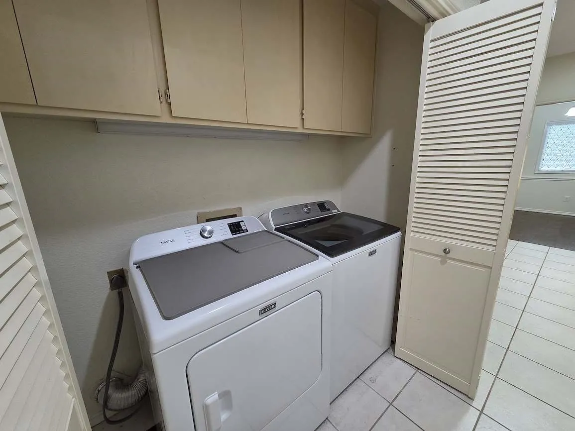 Townhouse For Rent in Tarrant County , 5839 Lake Point Drive, Arlington, Texas 76016, 2 Bedrooms, 3 Bathrooms, 2 Garage spaces, 1,450 Sqft, built in 1985, Price $2,200, mls#21306827, Real Estate Agent in Arlington, Homes For Rent in Tarrant county, Homes For Rent in Arlington, Realtor in Arlington Texas, Real Estate Brokerage Independent Realty Texas, Luminita Cordes Realtor